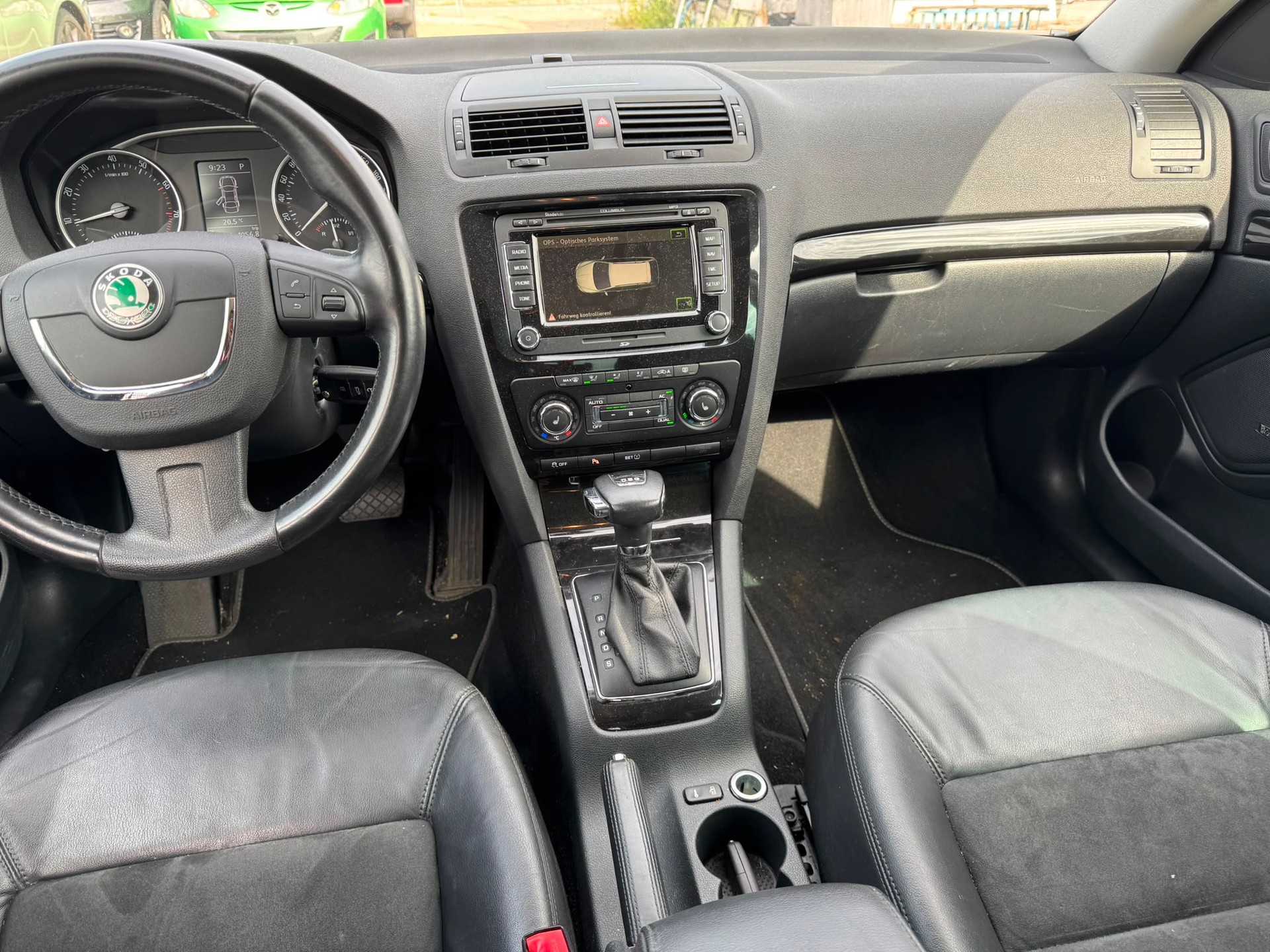 SKODA Octavia Combi 1.8 TSI Laurin & Klement DSG-image-7