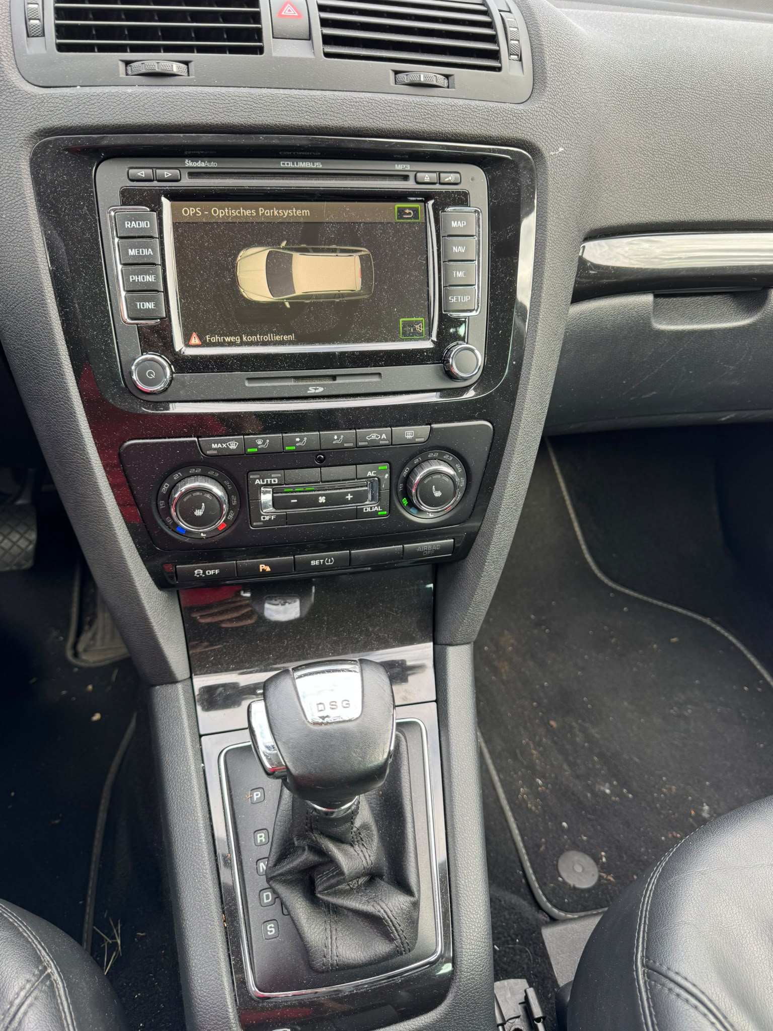 SKODA Octavia Combi 1.8 TSI Laurin & Klement DSG-image-9