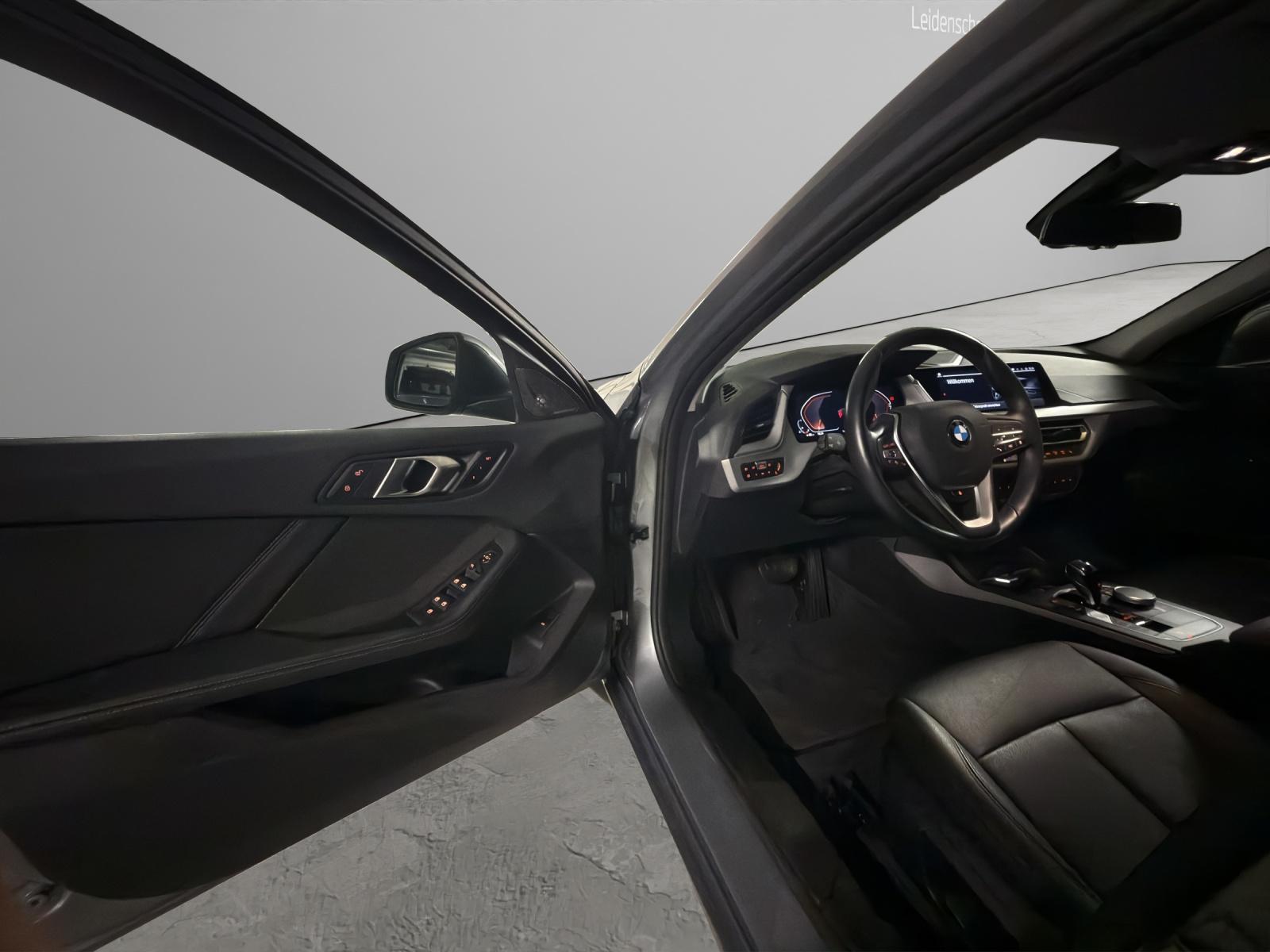BMW 120i-image-3