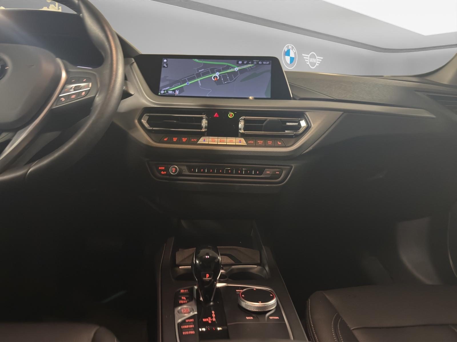 BMW 120i-image-11