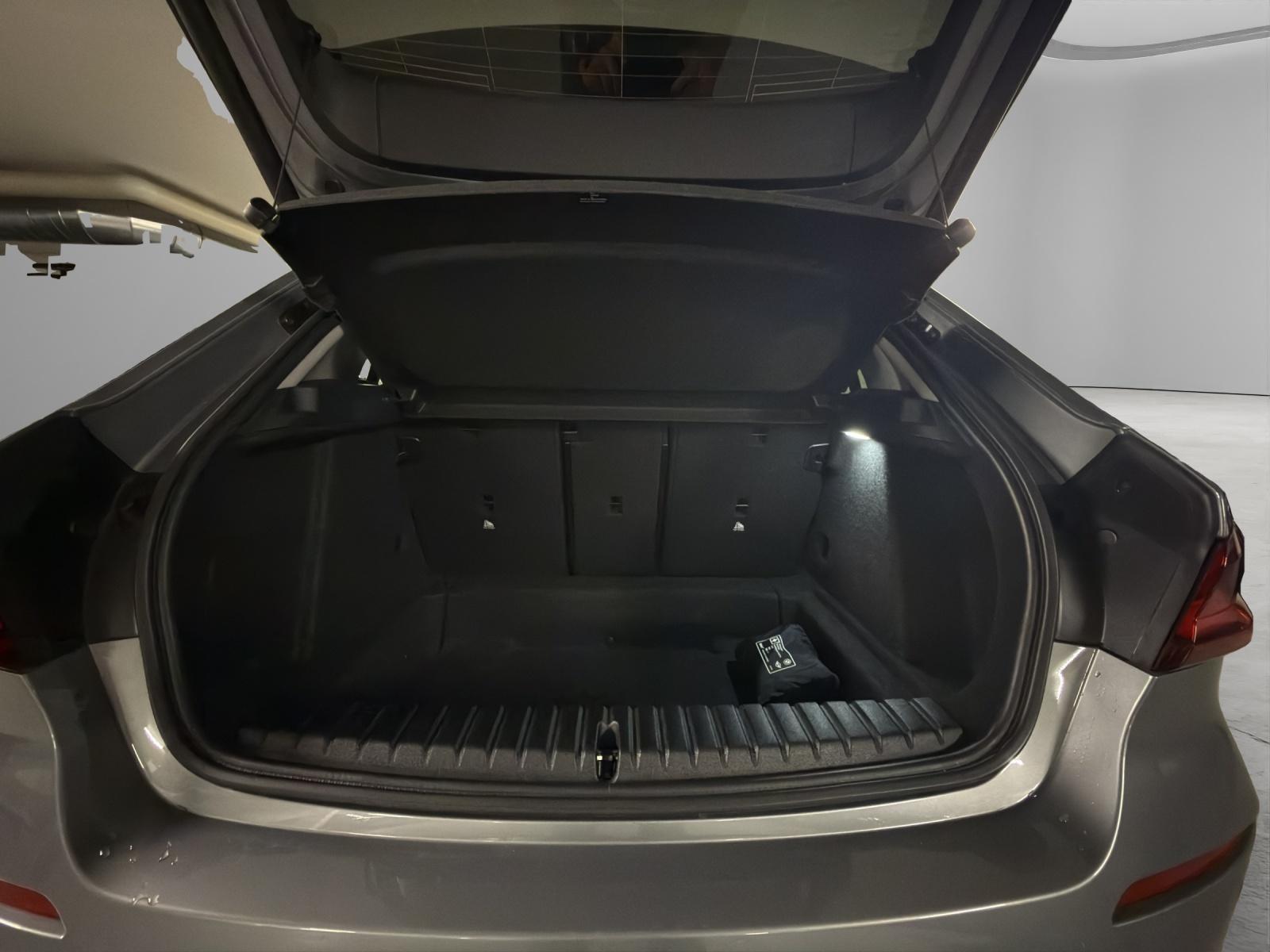 BMW 120i-image-15
