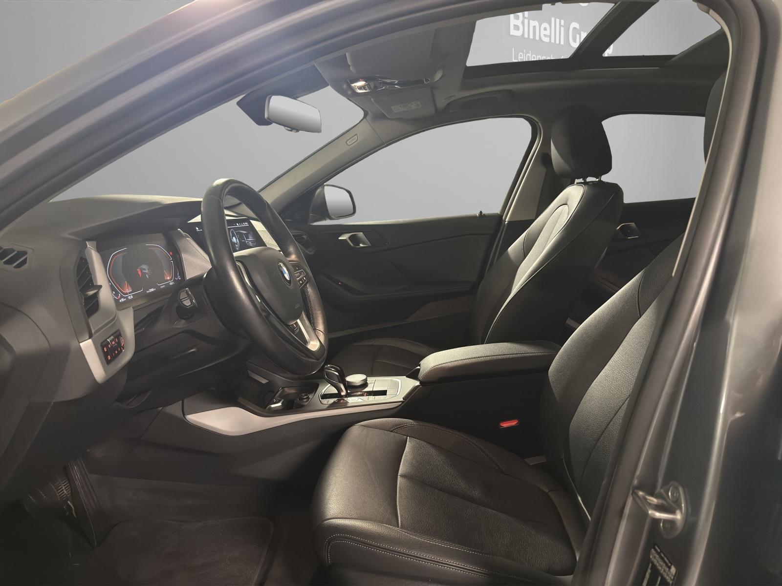 BMW 120i-image-5
