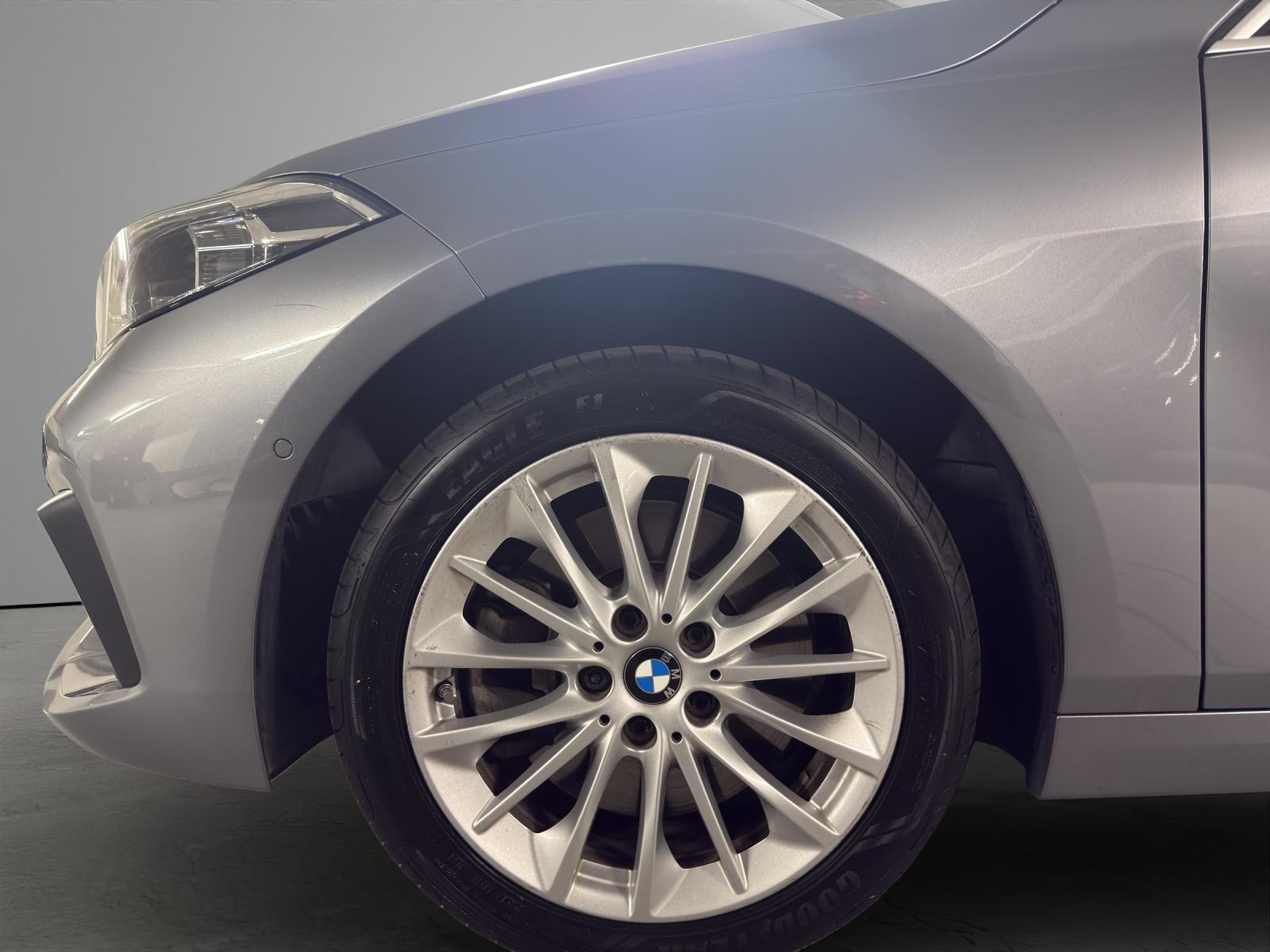 BMW 120i-image-4
