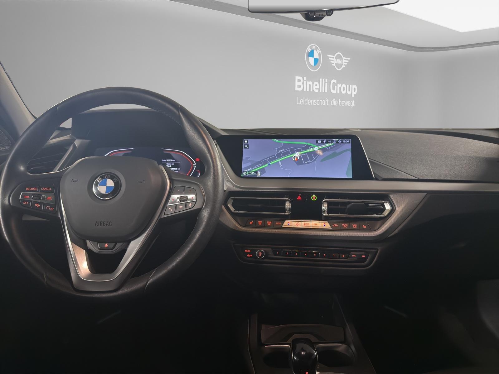 BMW 120i-image-9
