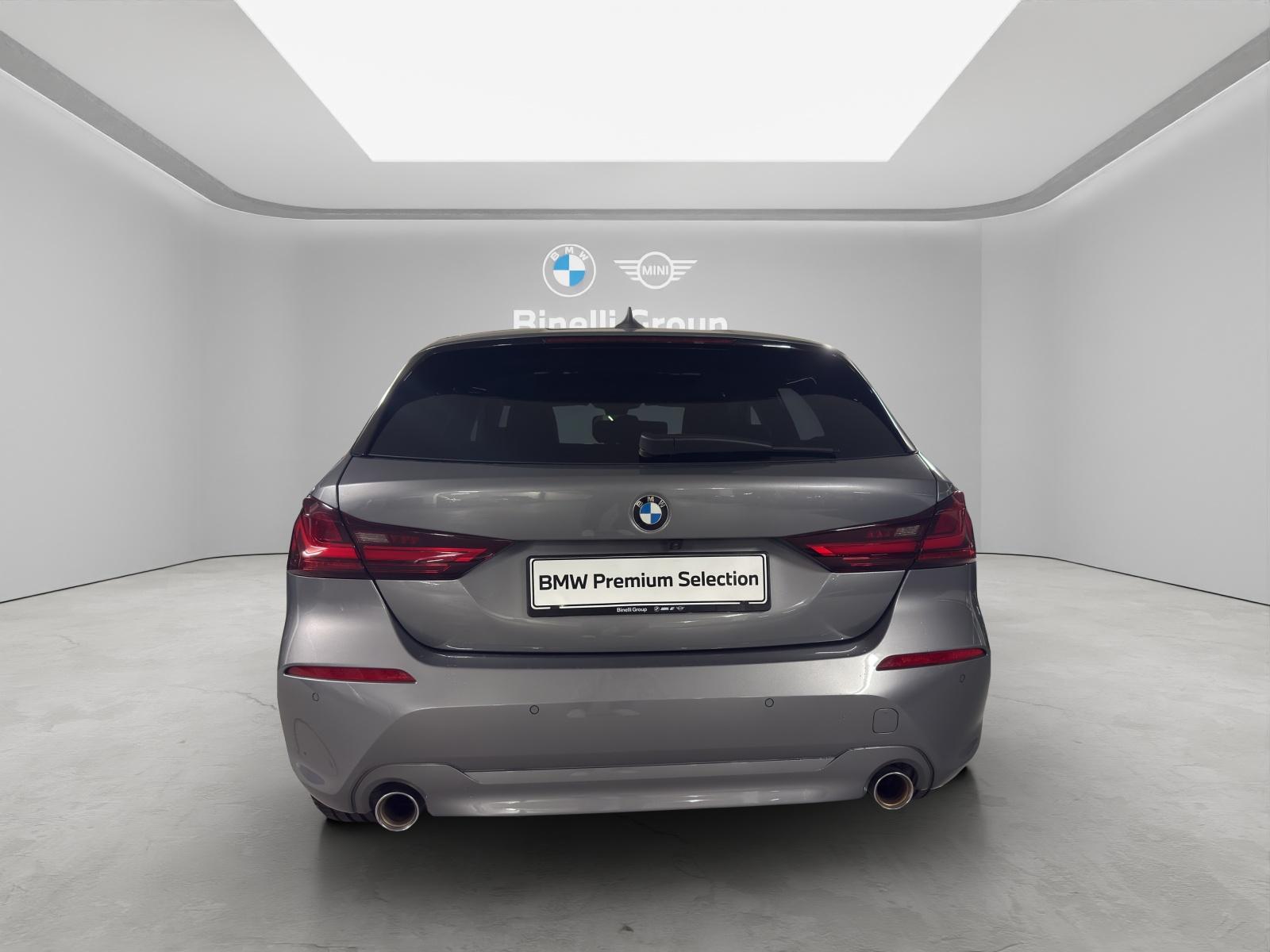BMW 120i-image-14