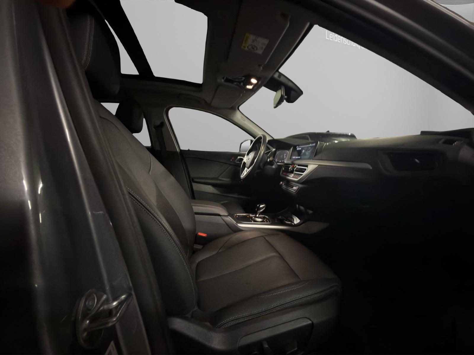 BMW 120i-image-19