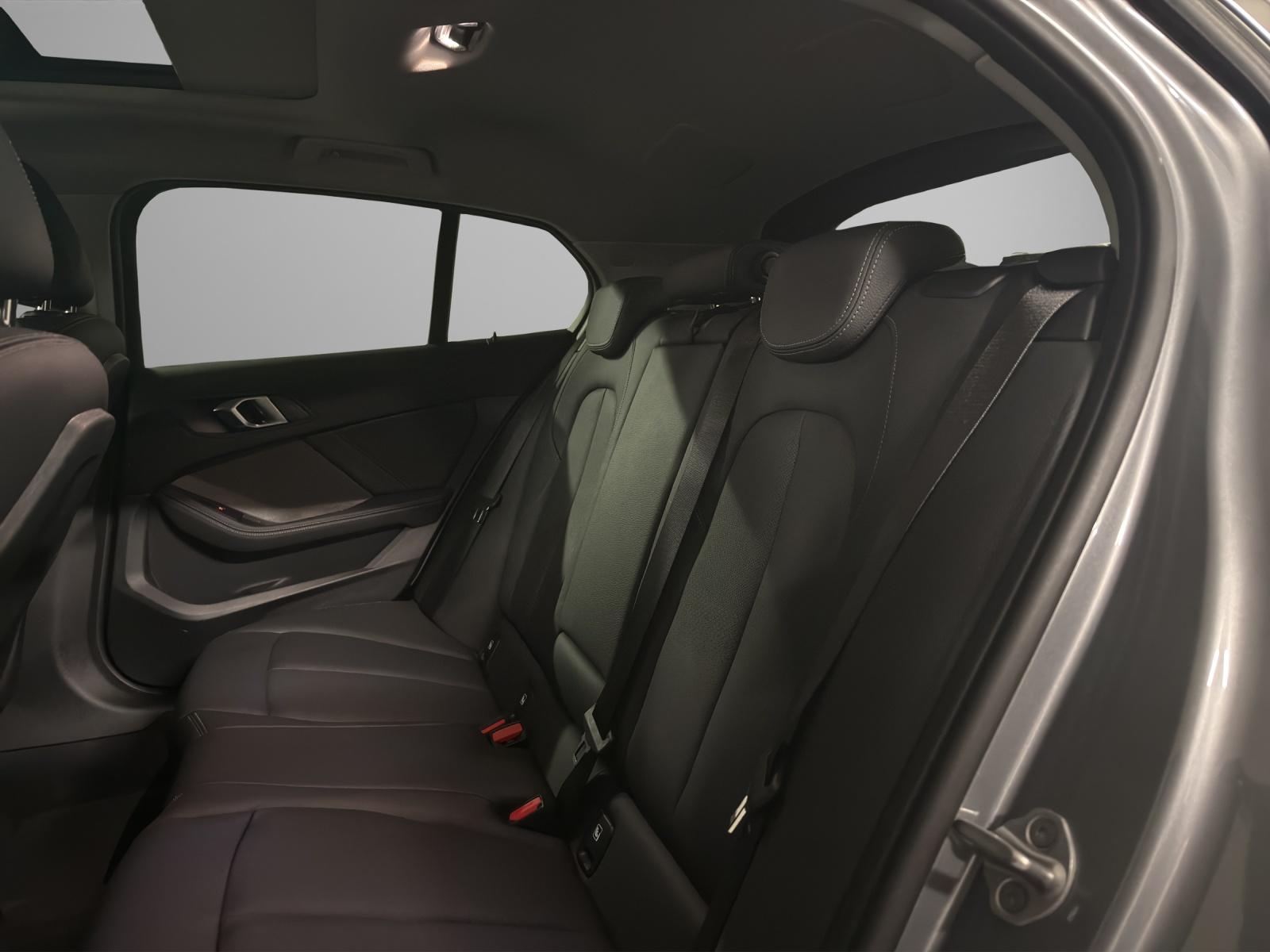 BMW 120i-image-8