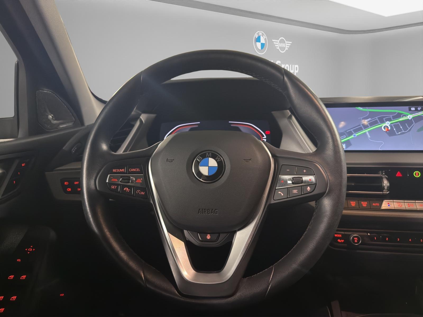 BMW 120i-image-10