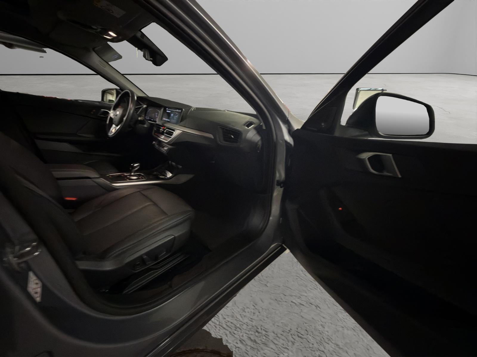 BMW 120i-image-20