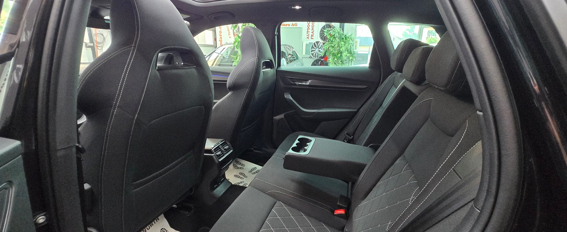SKODA Karoq 2.0 TSI SportLine 4x4 DSG-image-11
