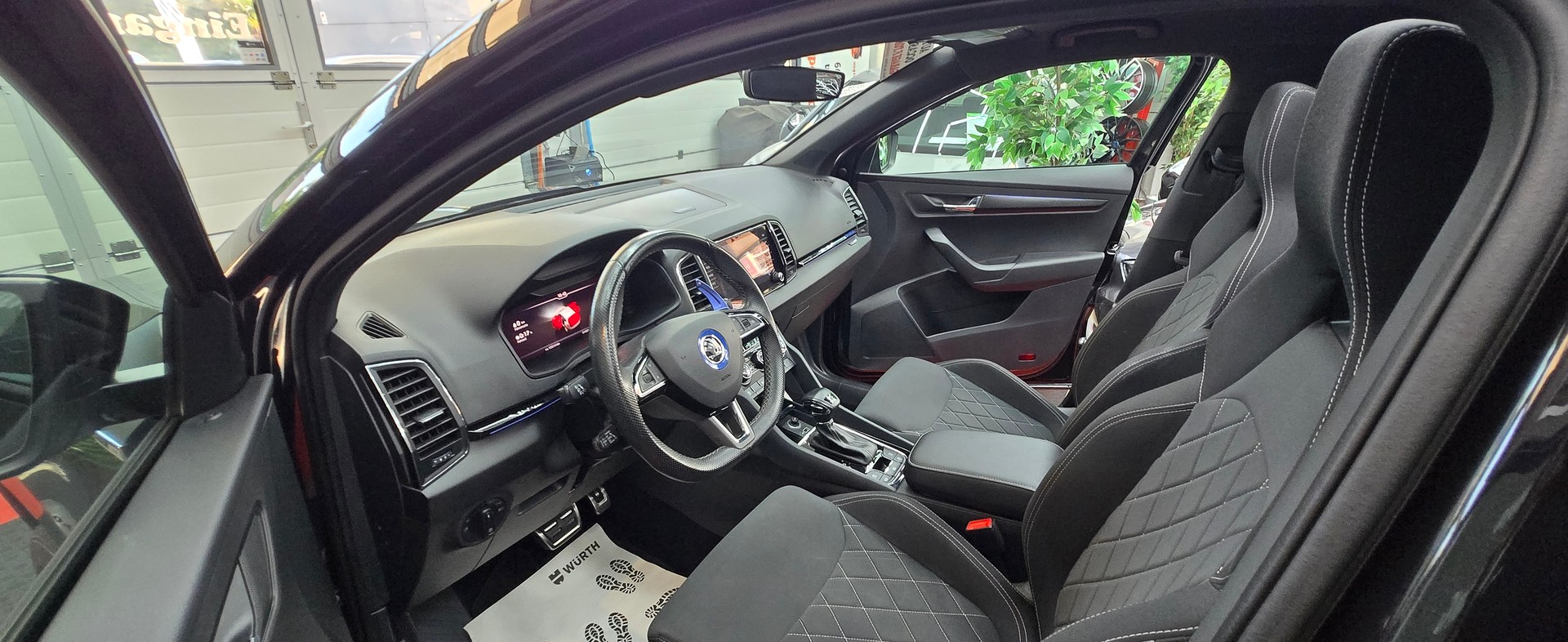 SKODA Karoq 2.0 TSI SportLine 4x4 DSG-image-17