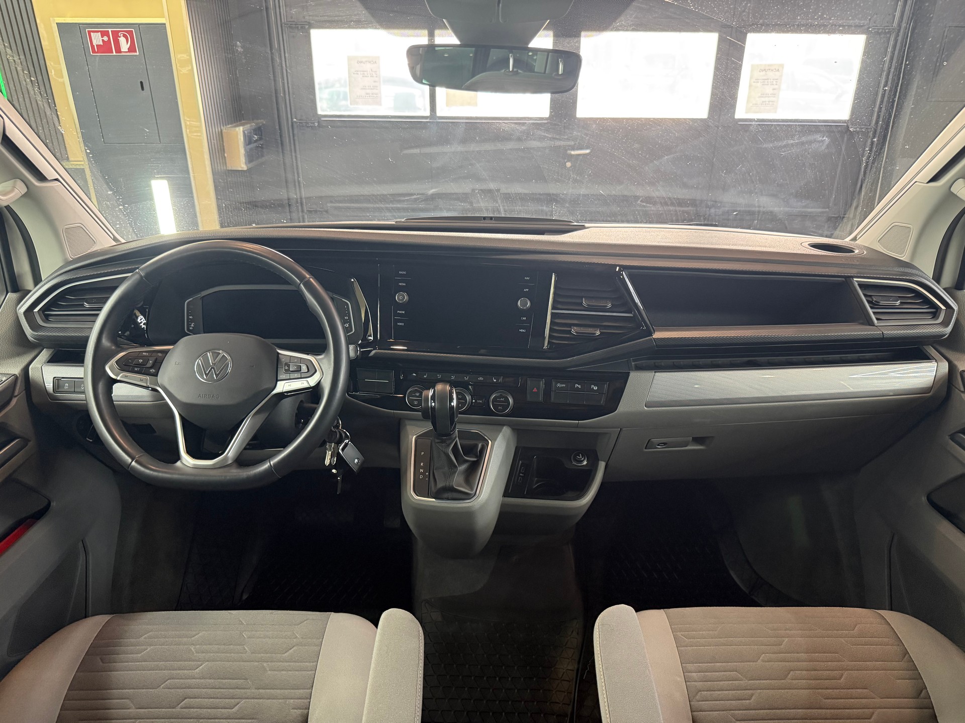 VW T6.1 California 2.0 Bi-TDI Ocean Liberty 4Motion DSG-image-12
