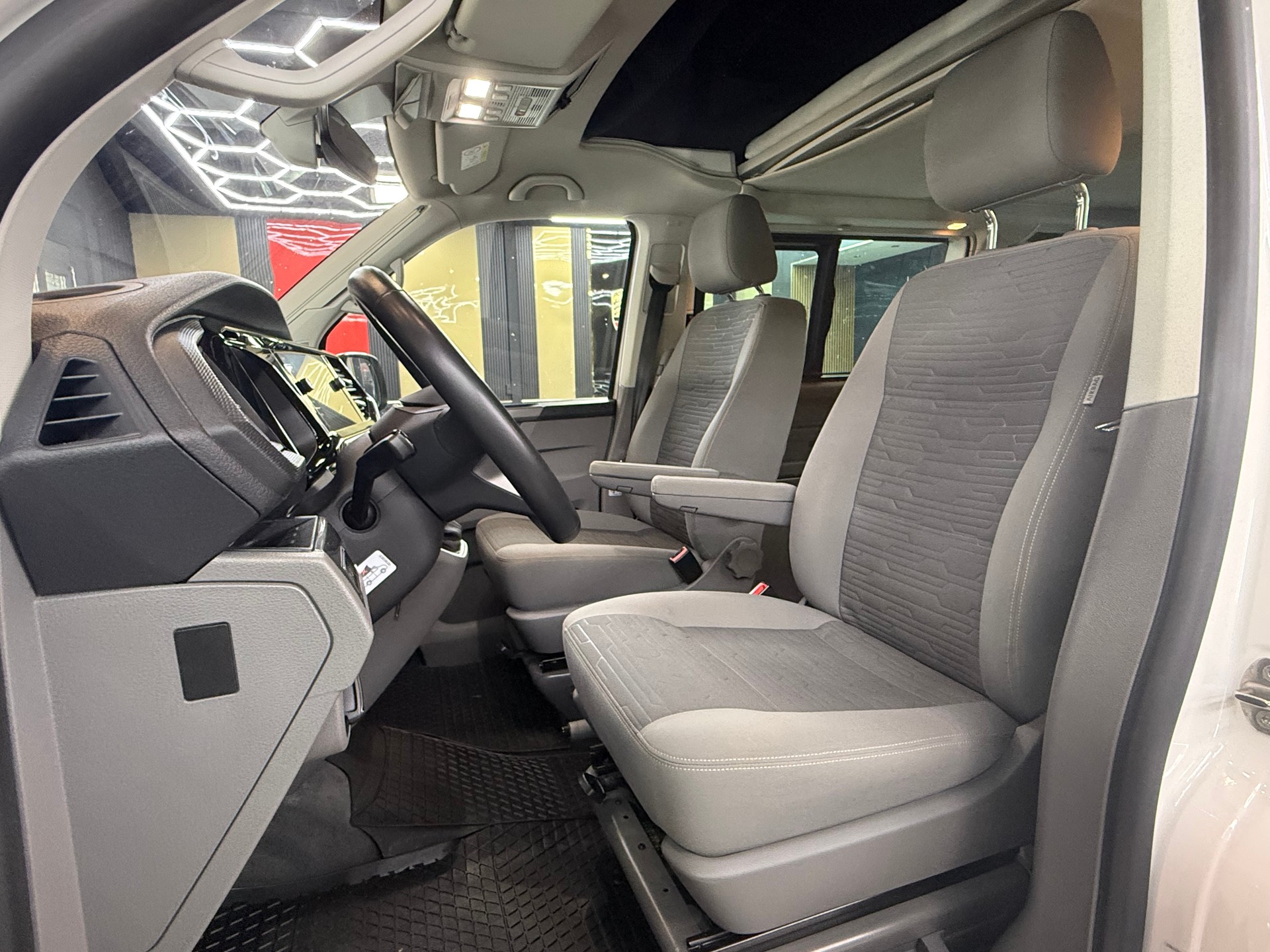VW T6.1 California 2.0 Bi-TDI Ocean Liberty 4Motion DSG-image-9