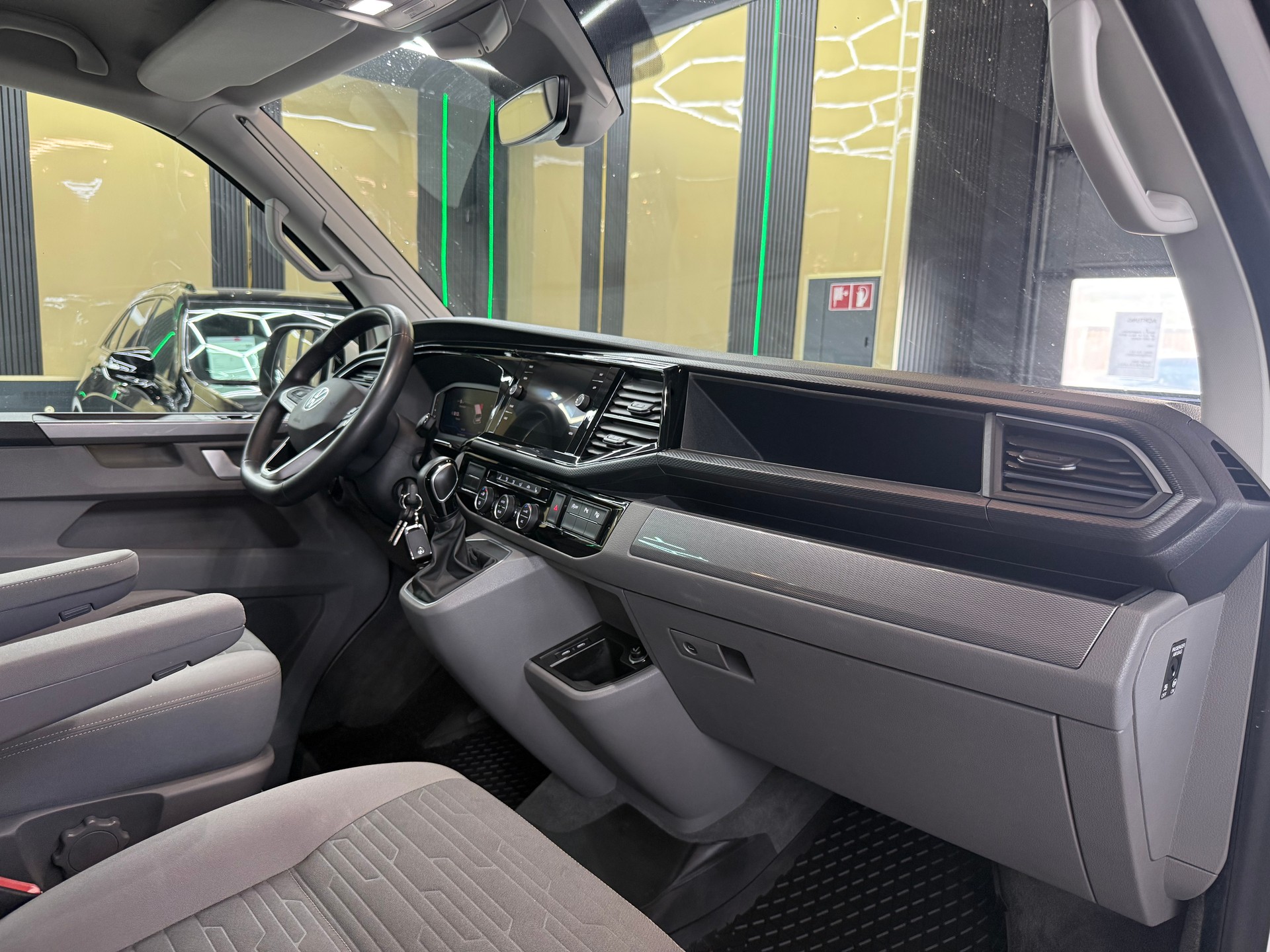 VW T6.1 California 2.0 Bi-TDI Ocean Liberty 4Motion DSG-image-10