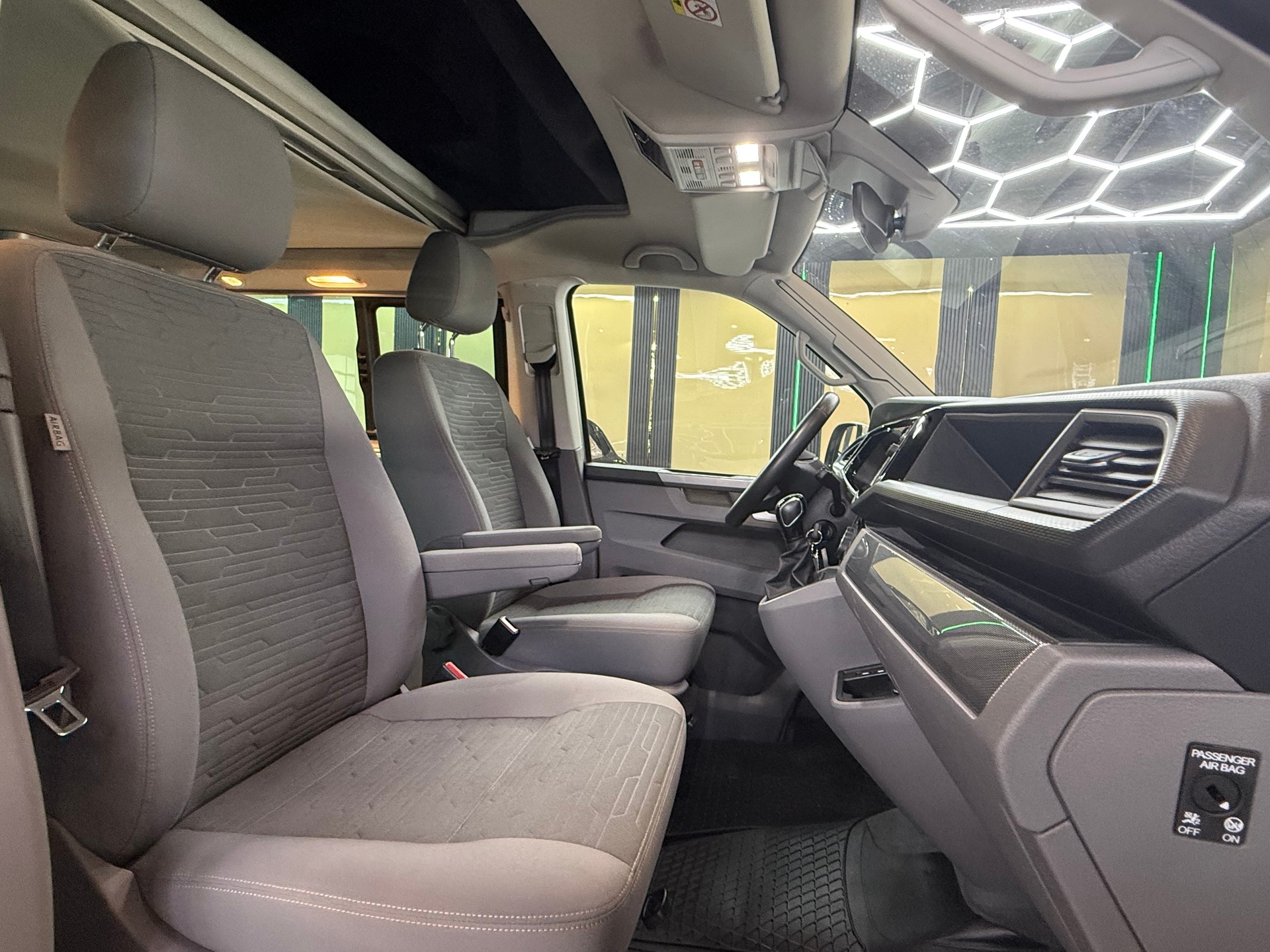 VW T6.1 California 2.0 Bi-TDI Ocean Liberty 4Motion DSG-image-11
