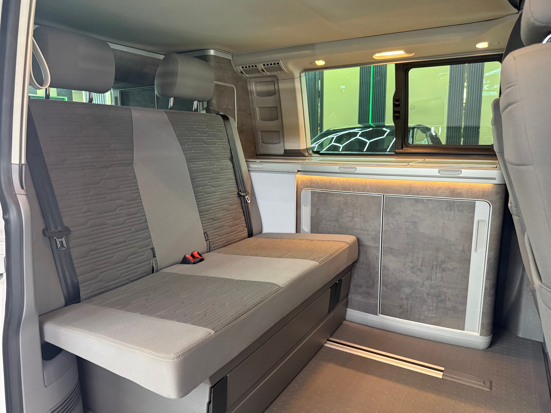 VW T6.1 California 2.0 Bi-TDI Ocean Liberty 4Motion DSG-image-14