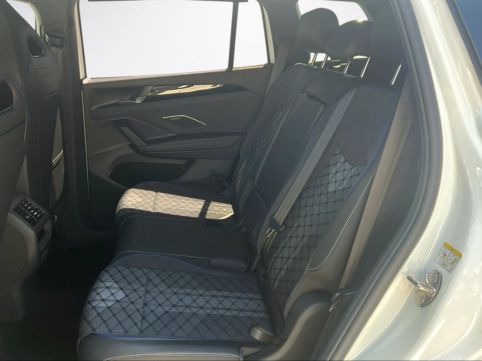 VW Tayron 2.0 TSI R-Line United DSG 4Motion-image-9