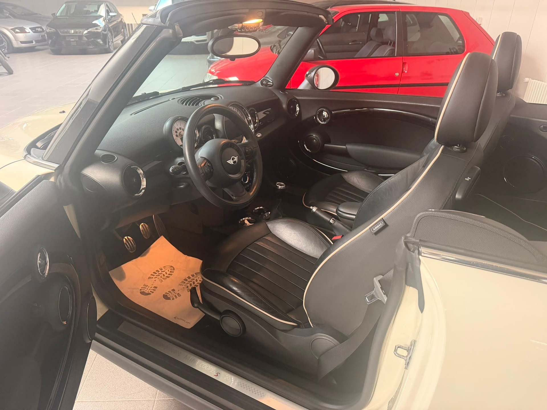 MINI Cooper S Cabriolet-image-11