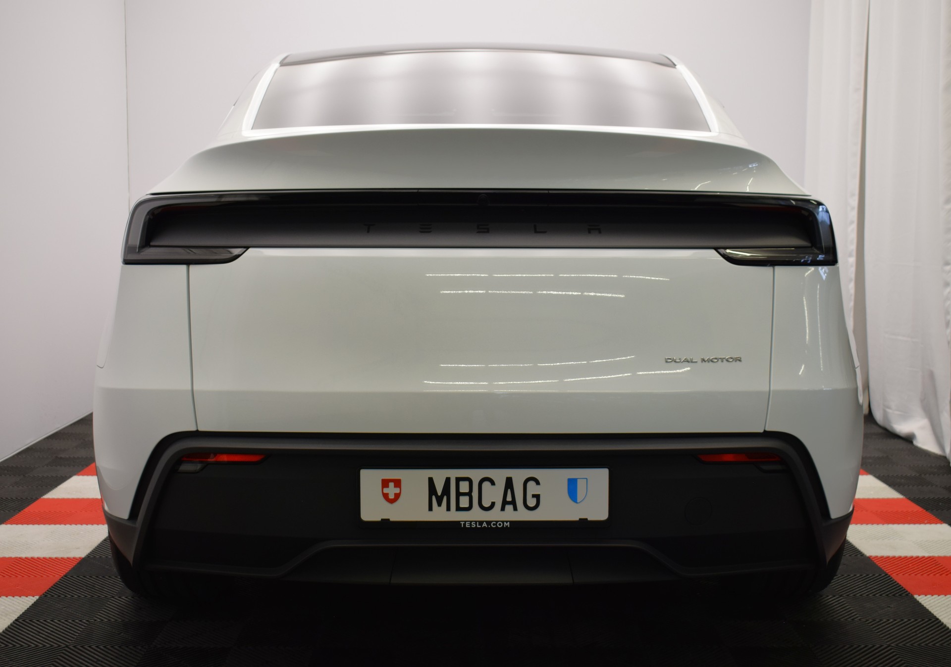 TESLA Model Y Premium Long Range AWD, 7 Sitzer, AHK, Made in Berlin-image-10