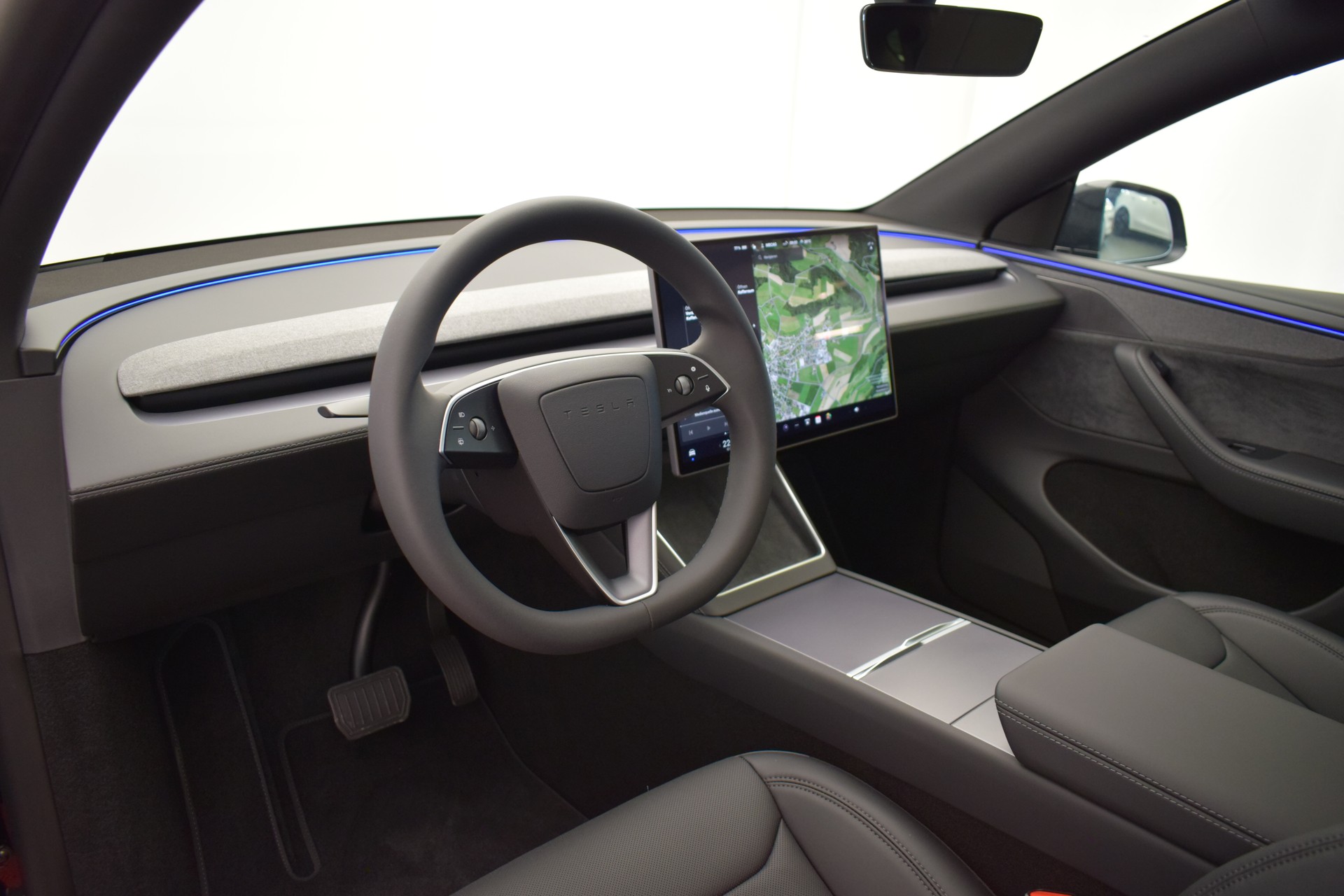 TESLA Model Y Premium Long Range AWD, 7 Sitzer, AHK, Made in Berlin-showroom-element-1