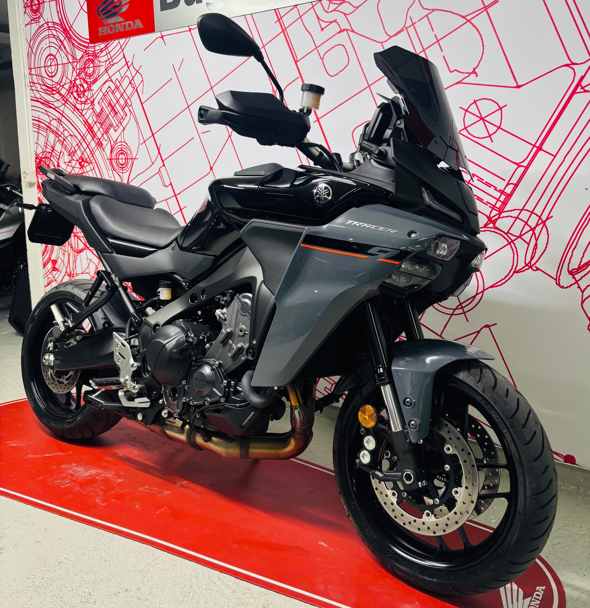 YAMAHA Tracer 9-showroom-element-1