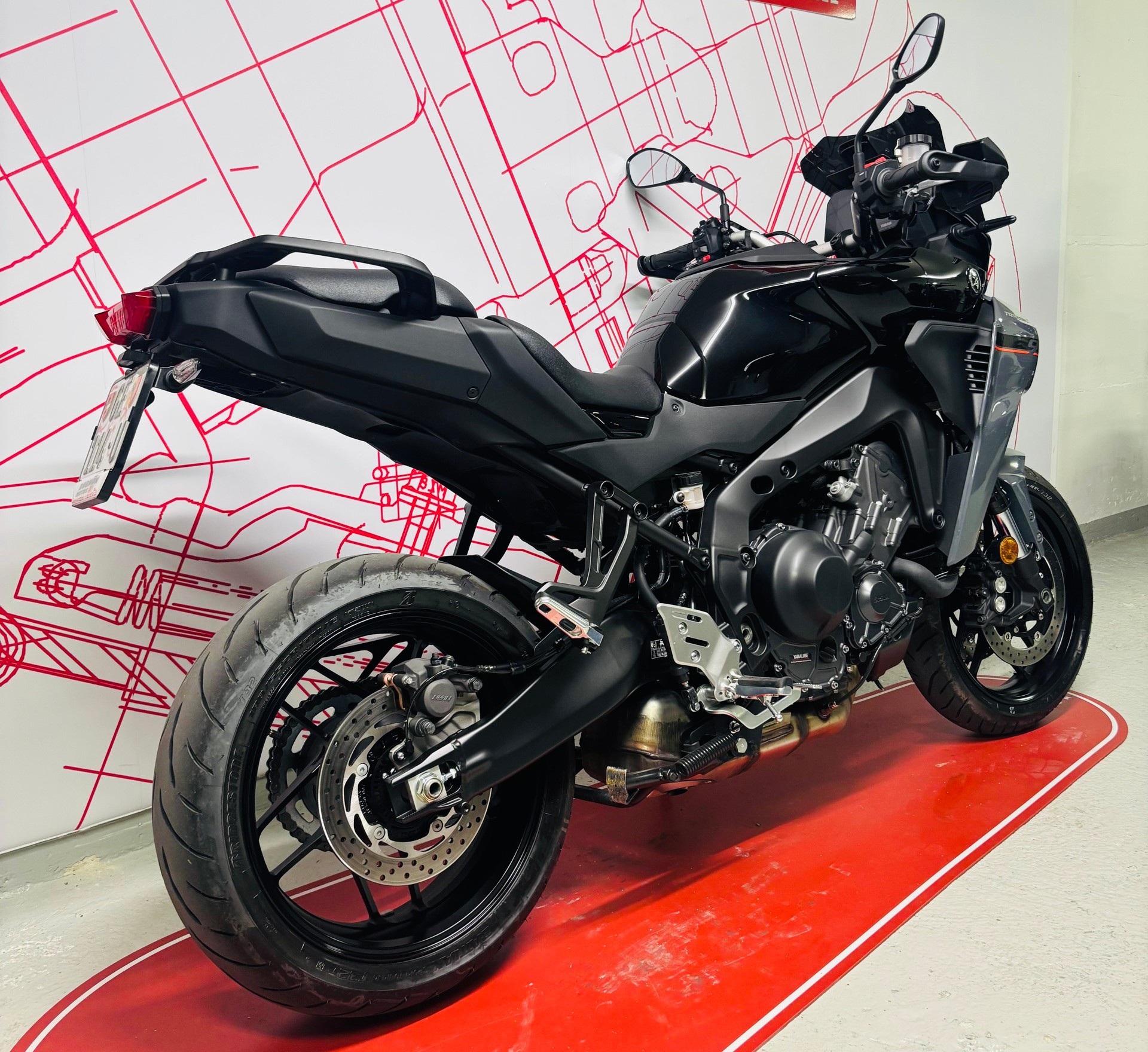 YAMAHA Tracer 9-showroom-element-2