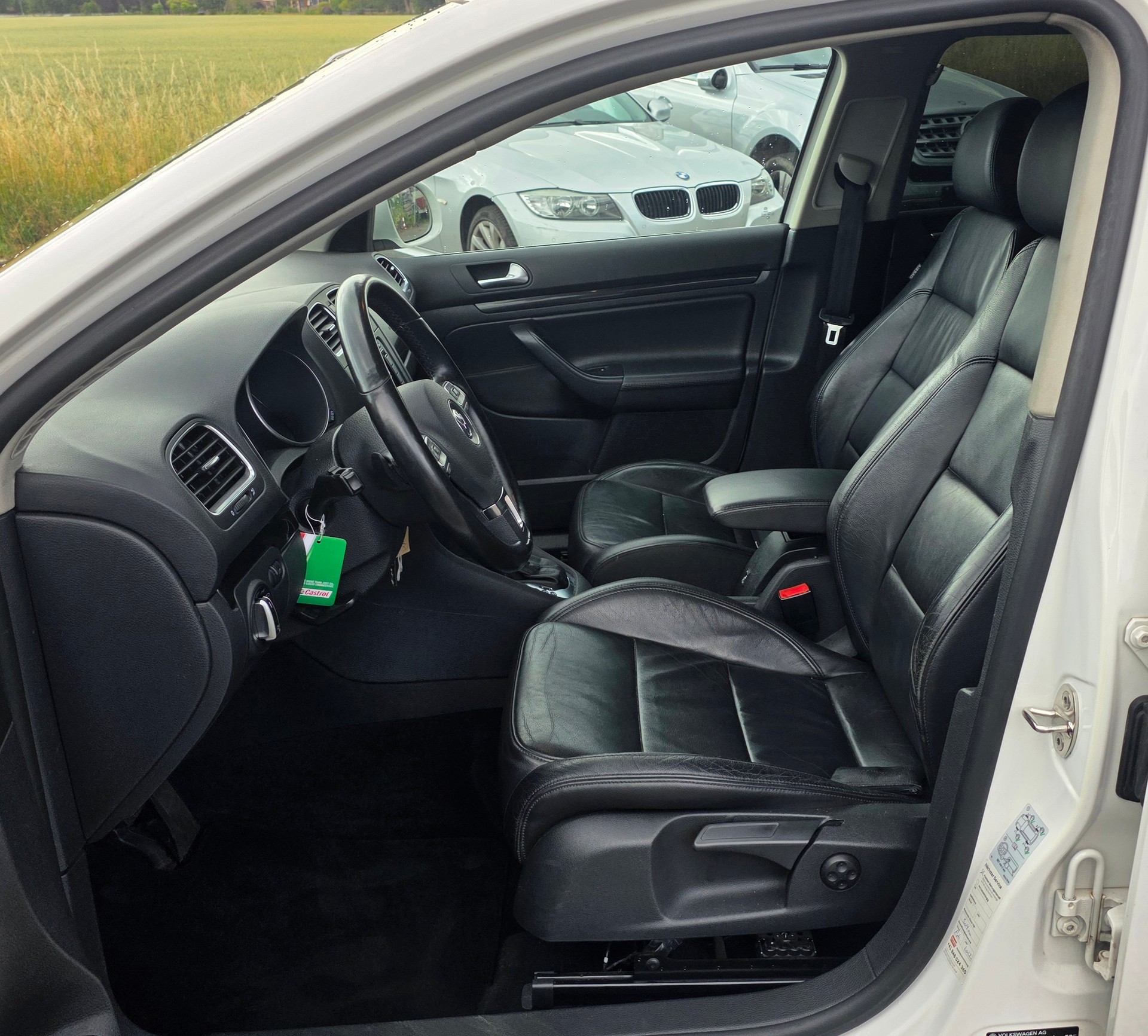 VW Golf Variant 1.4 TSI Highline DSG-image-8