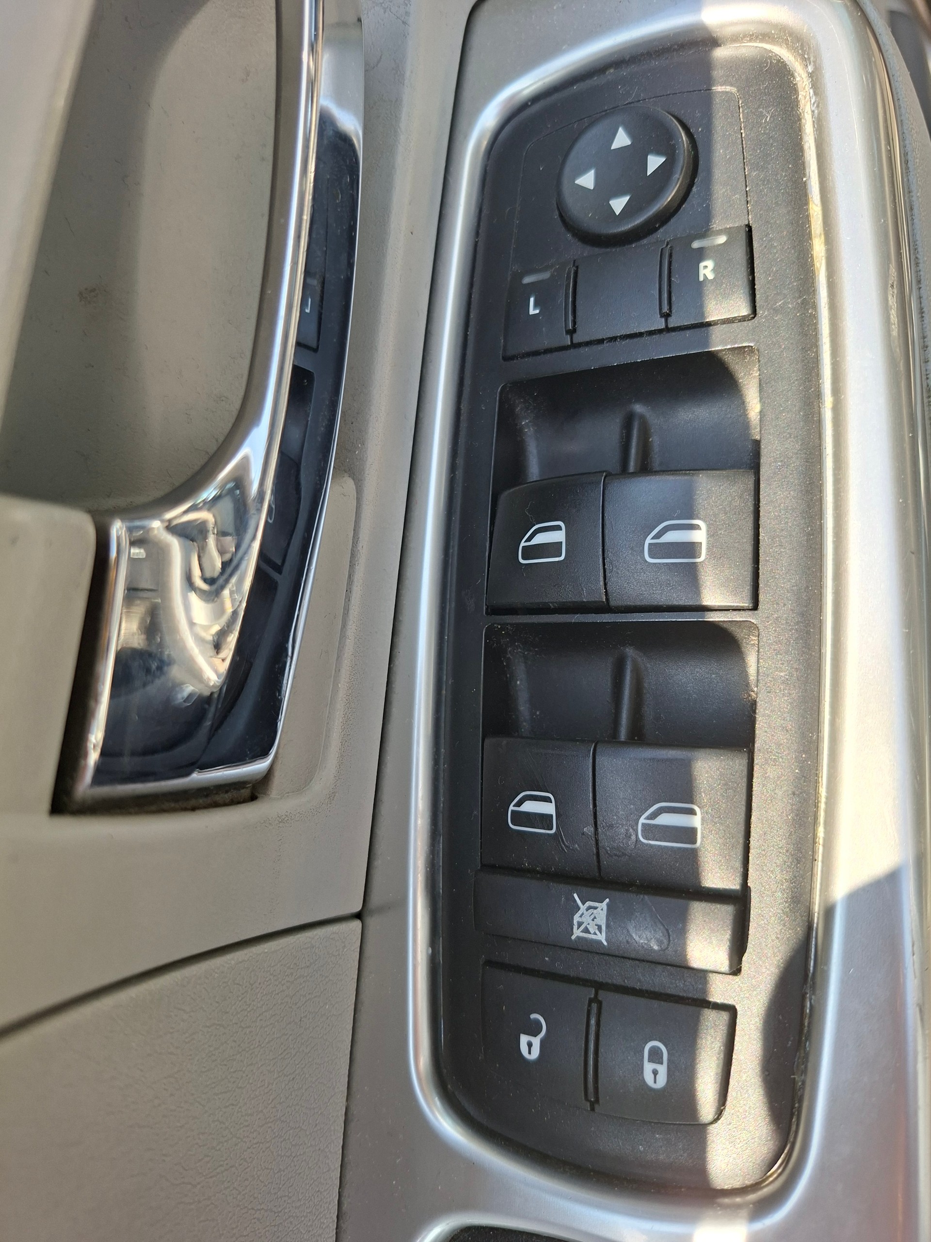 JEEP Cherokee 3.7 V6 Limited Automatic-image-9