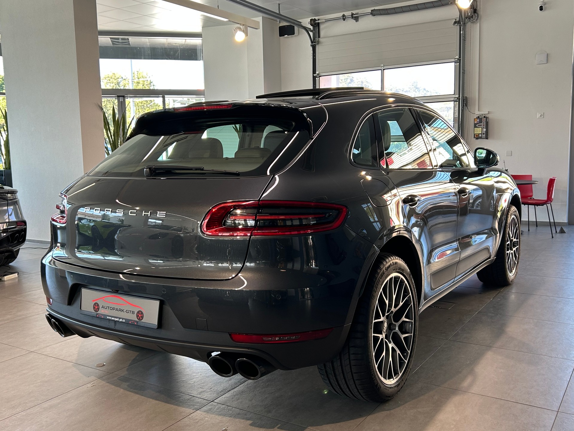 PORSCHE Macan S PDK-image-6