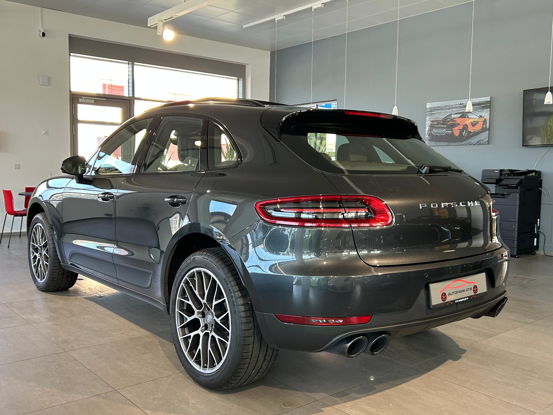 PORSCHE Macan S PDK-image-5