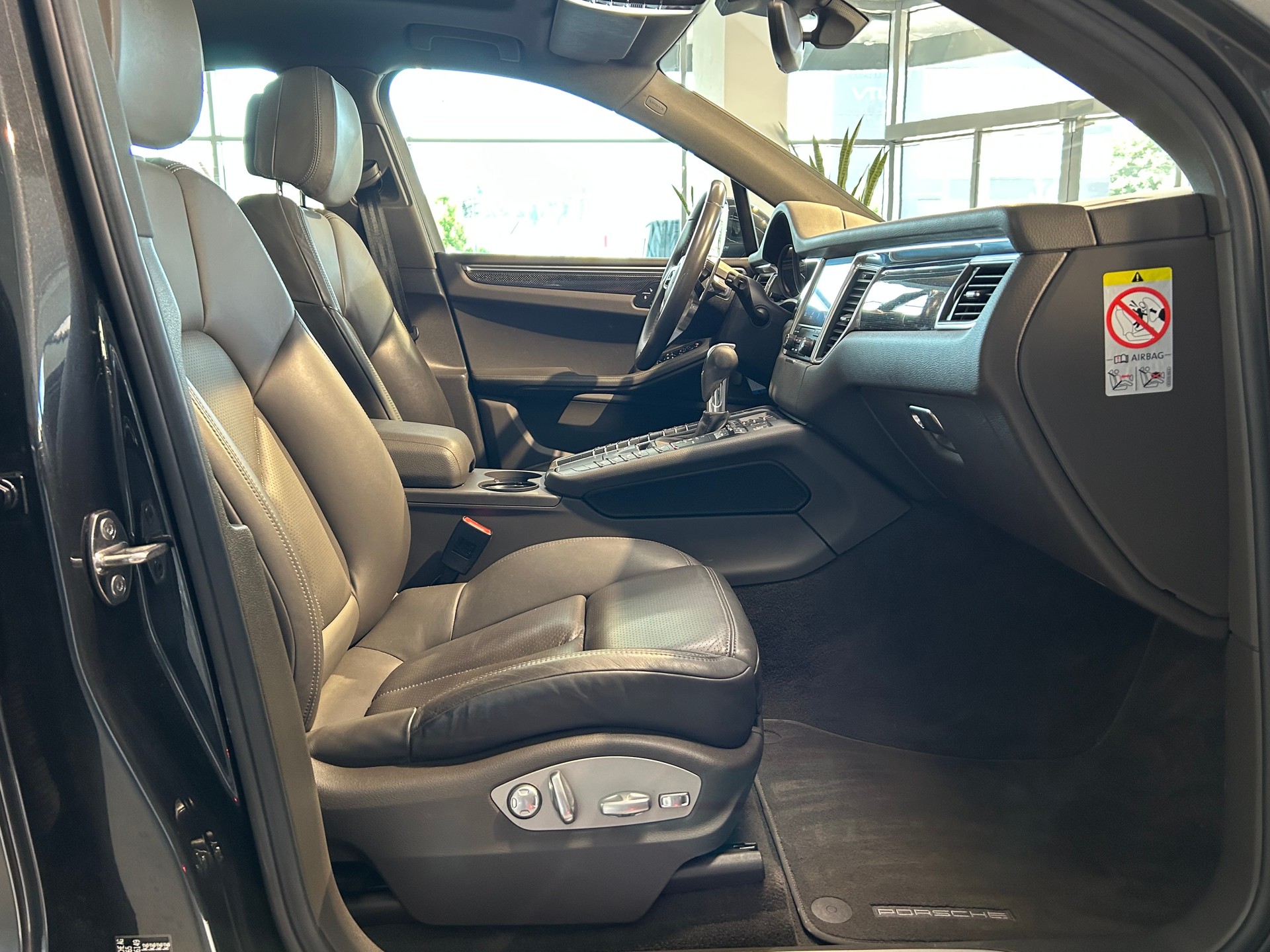 PORSCHE Macan S PDK-image-13