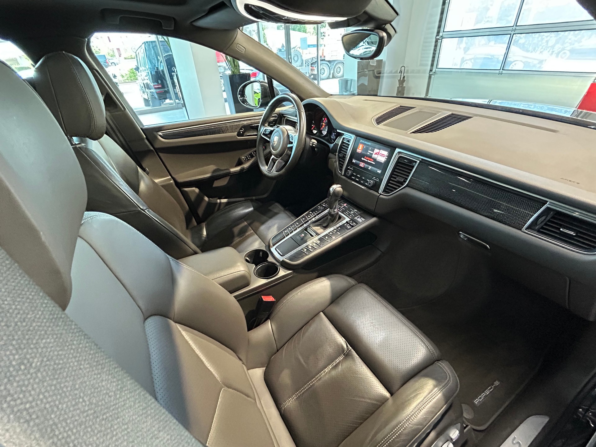 PORSCHE Macan S PDK-image-14