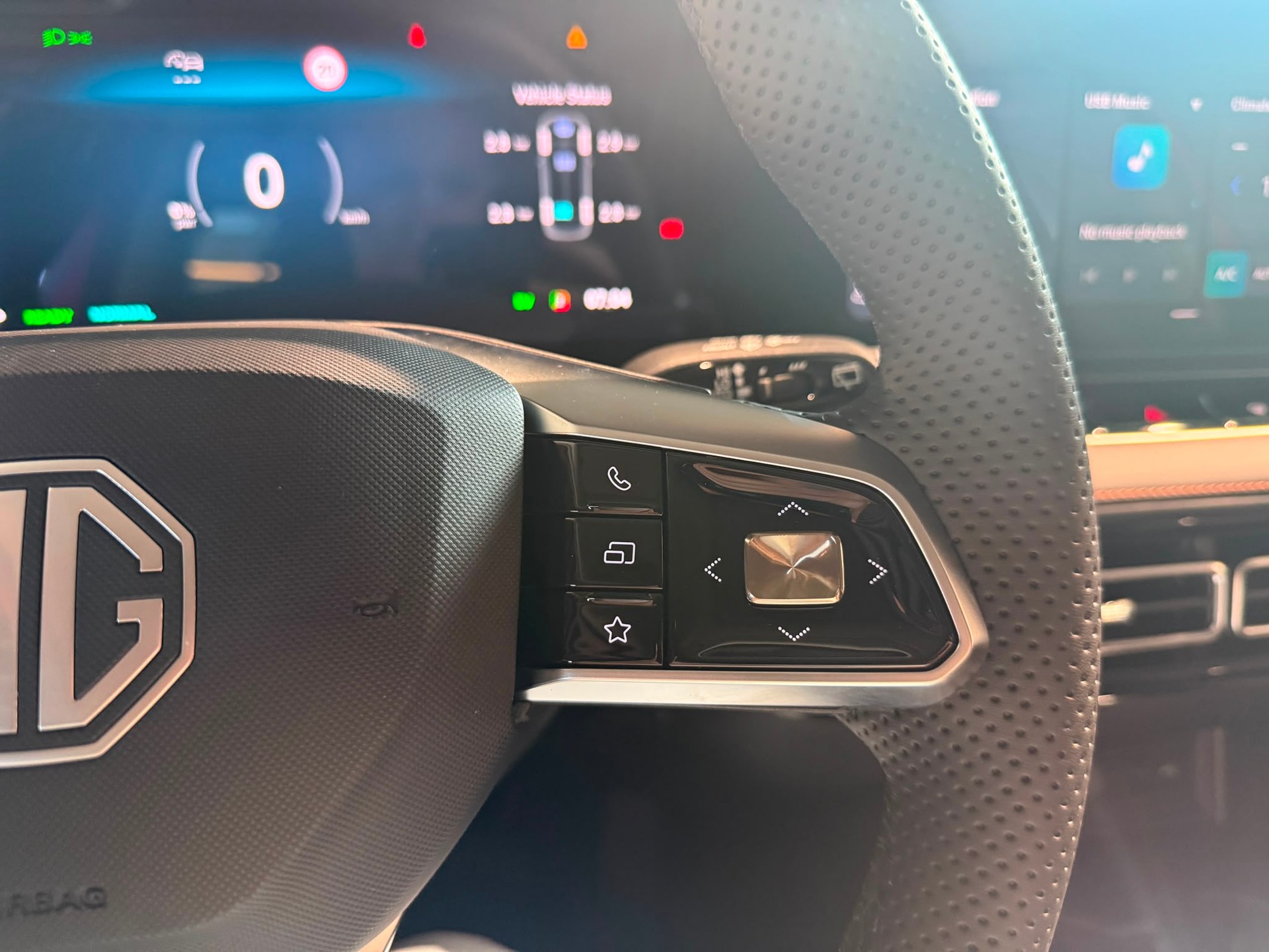 MG HS 1.5 T HEV Luxury-image-16