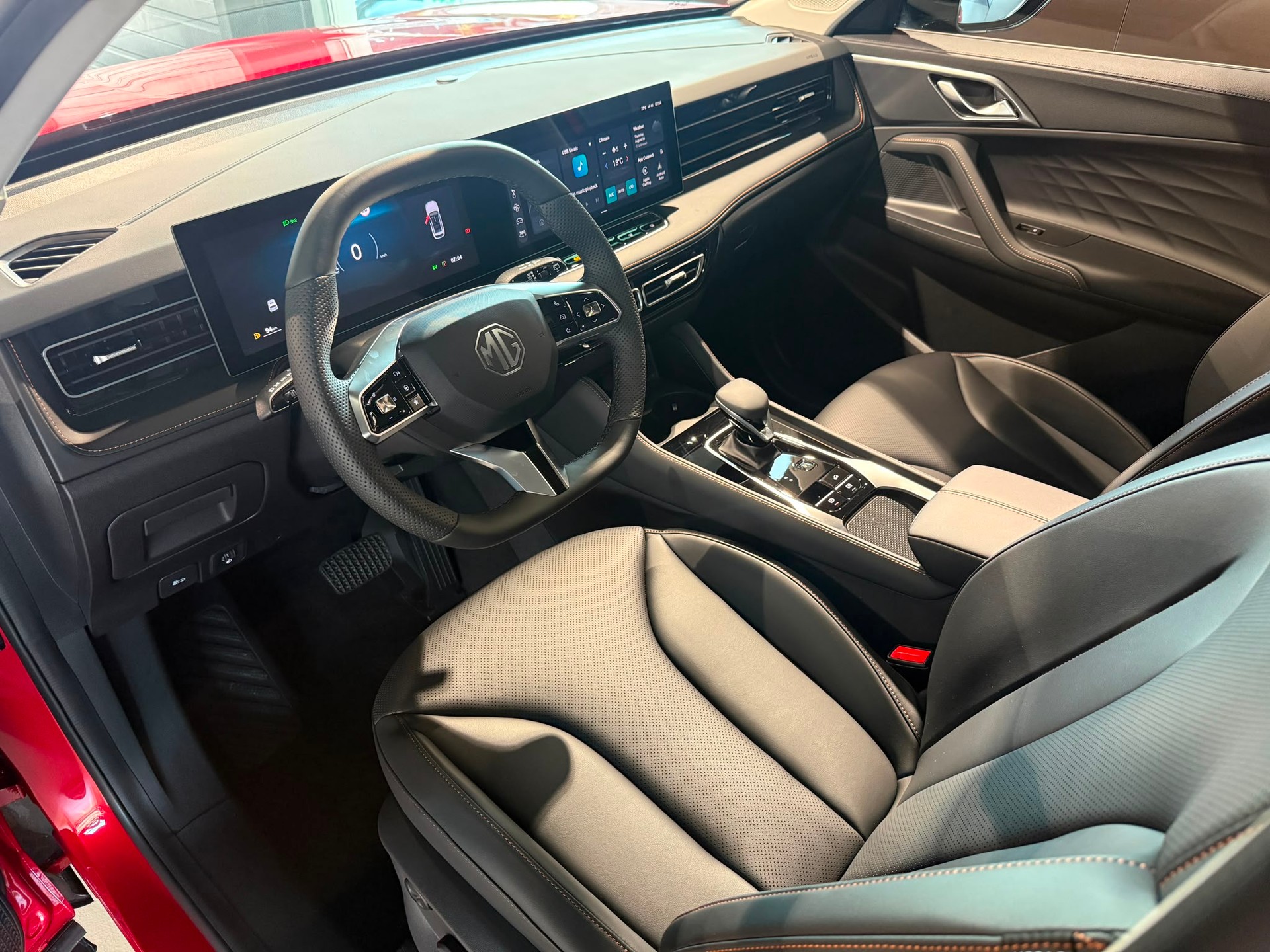 MG HS 1.5 T HEV Luxury-image-10