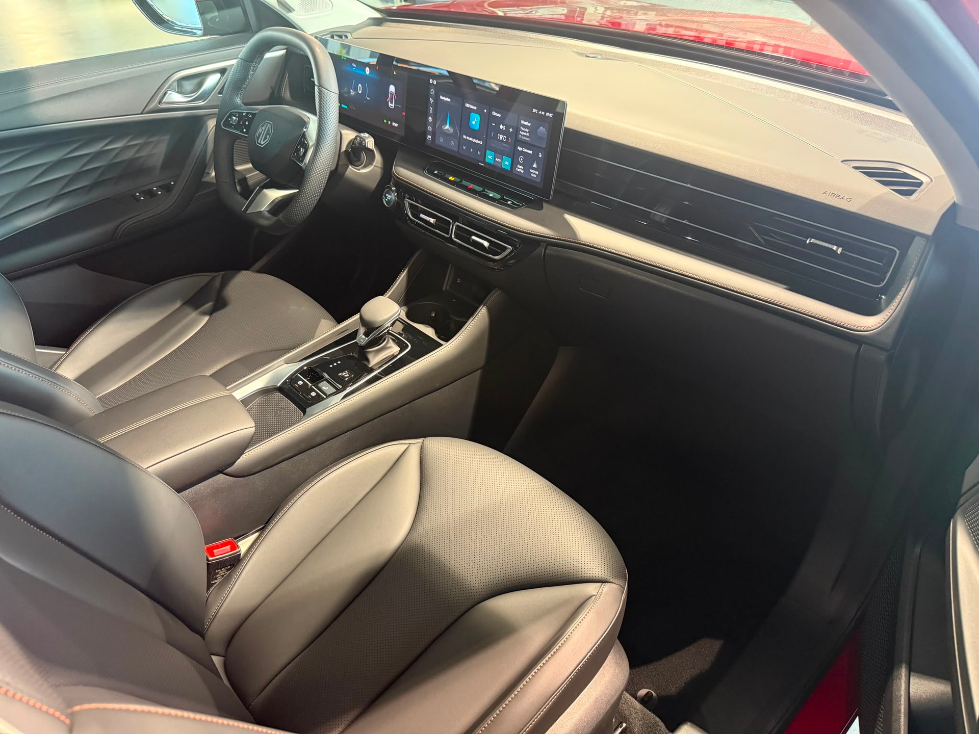 MG HS 1.5 T HEV Luxury-image-11