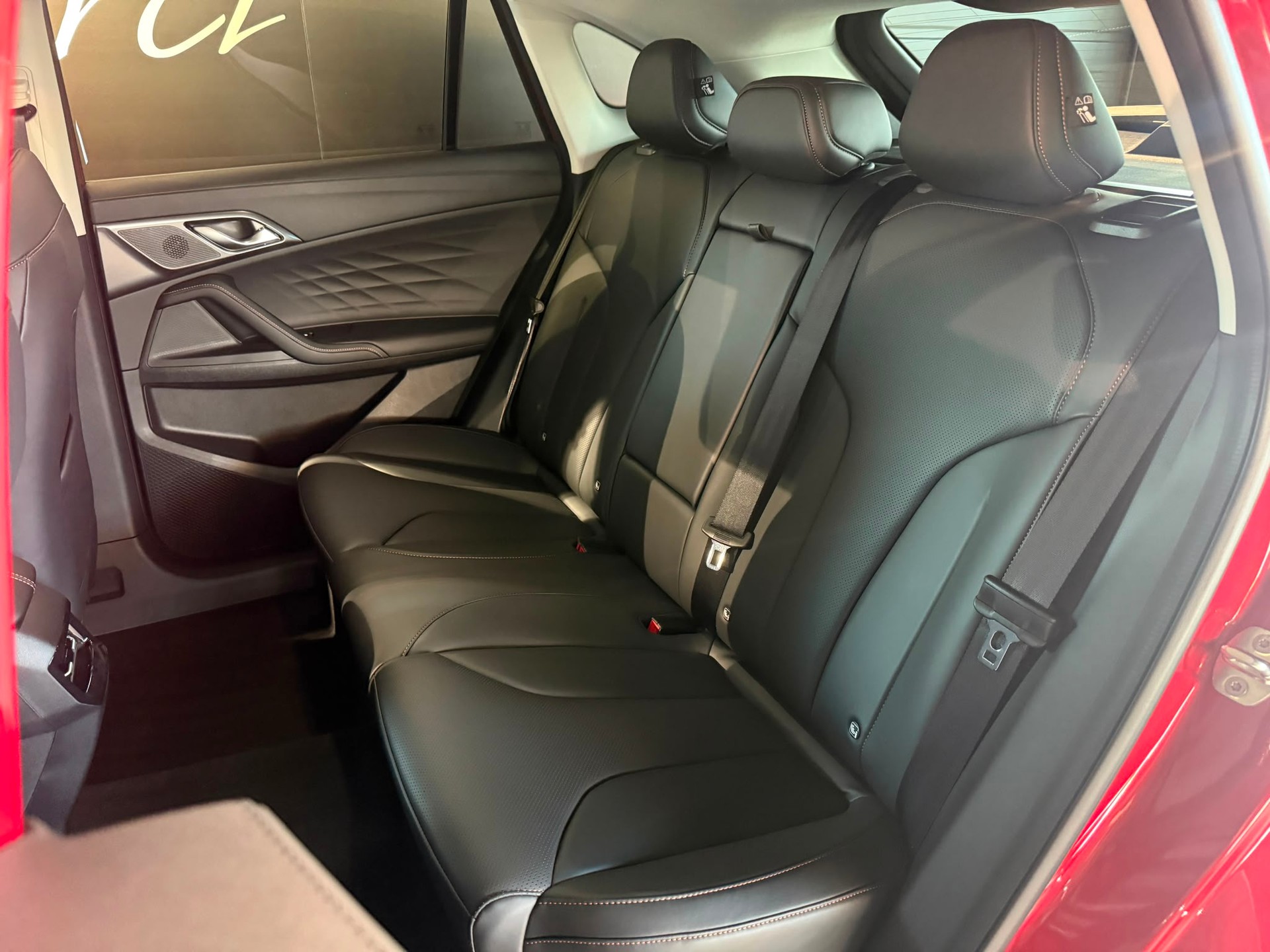 MG HS 1.5 T HEV Luxury-image-8