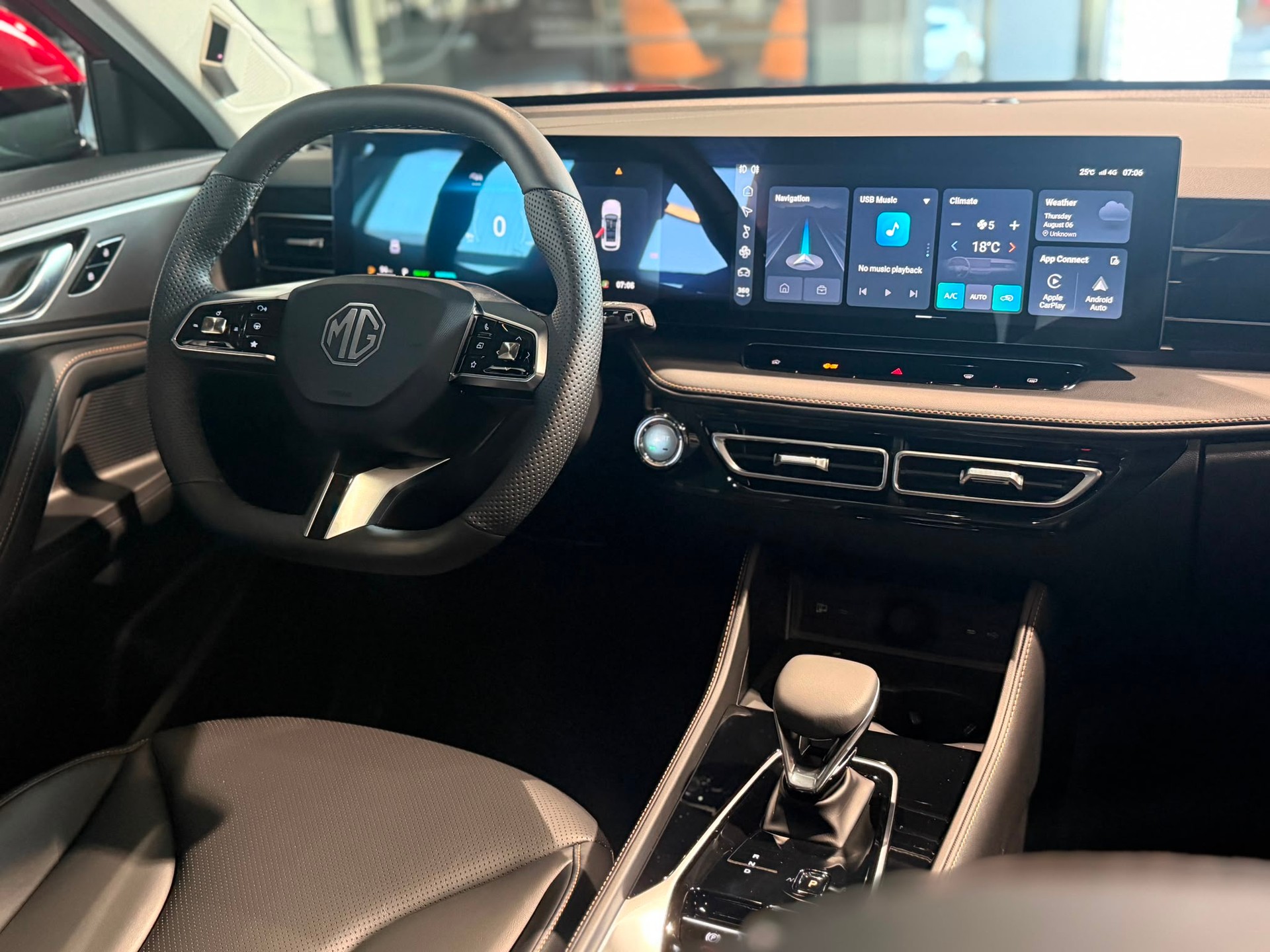 MG HS 1.5 T HEV Luxury-image-13