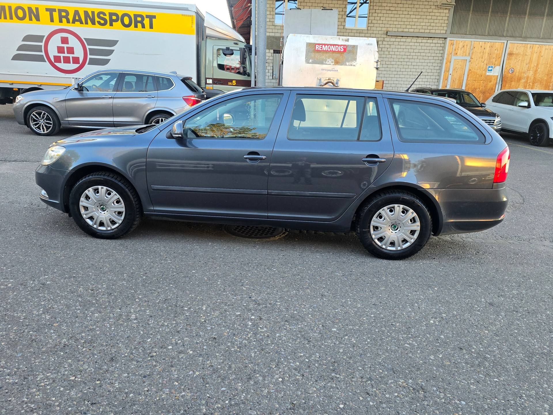 SKODA Octavia Combi 1.6 TDI Clever DSG-image-8