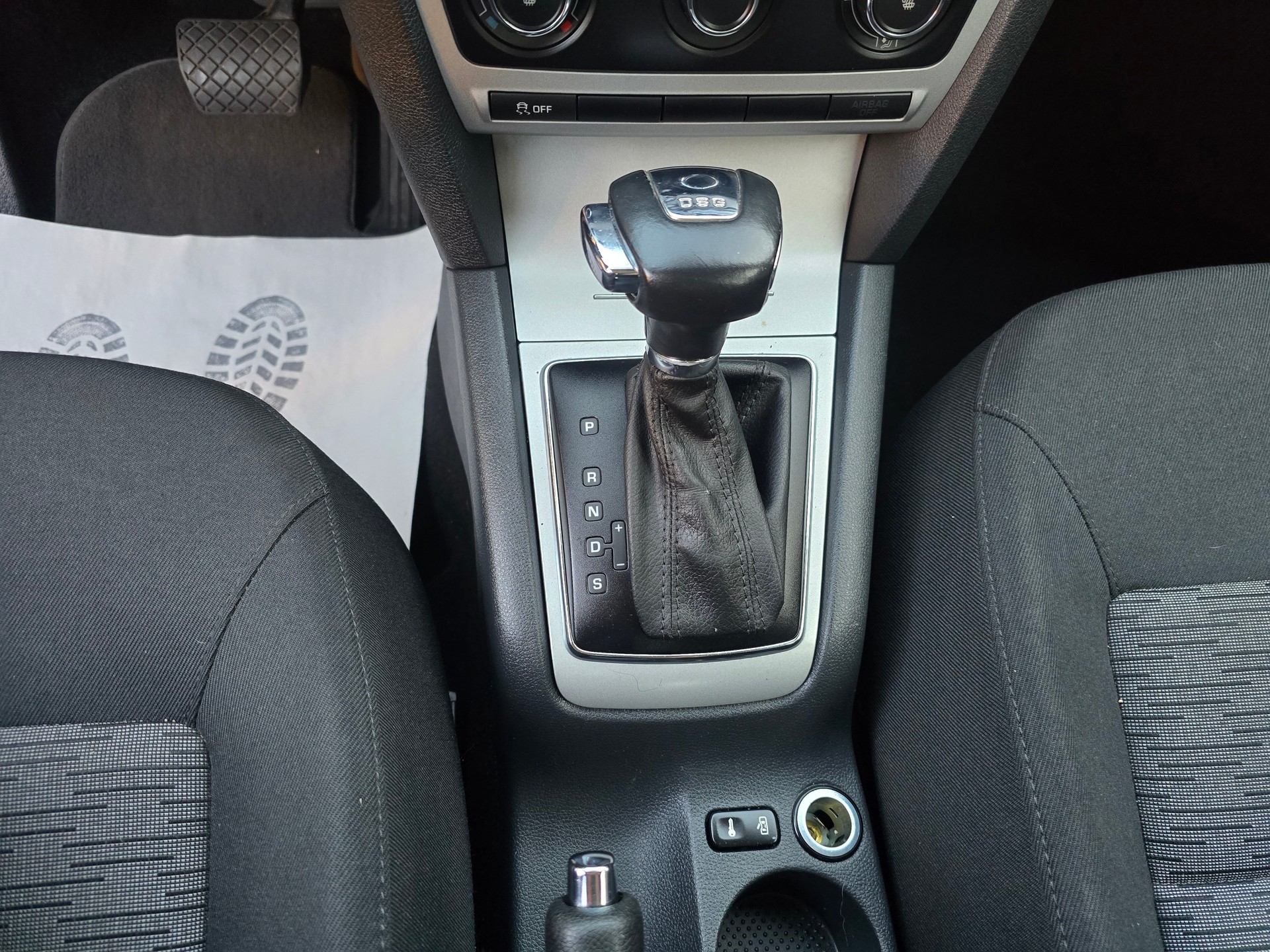 SKODA Octavia Combi 1.6 TDI Clever DSG-image-15