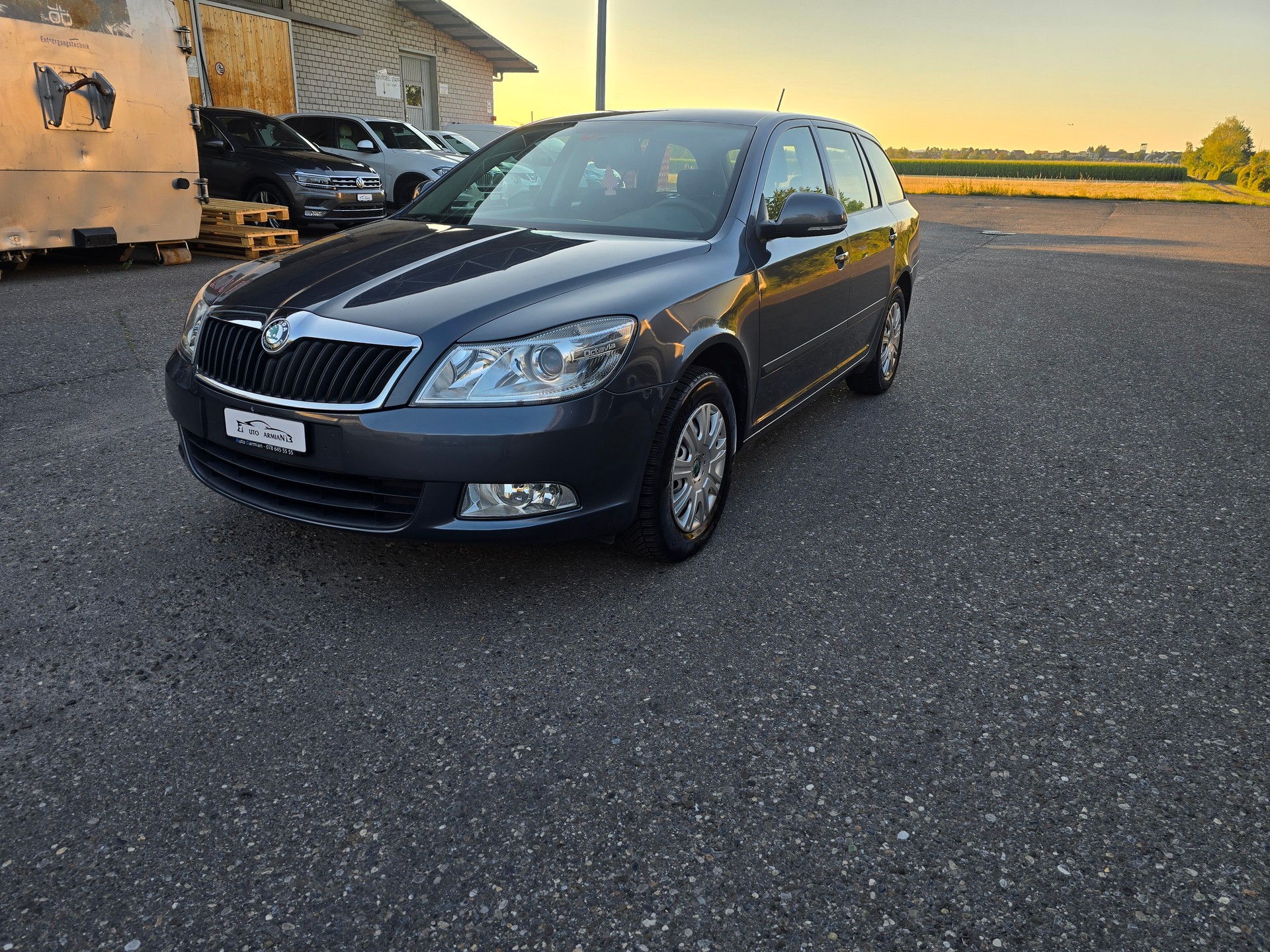 SKODA Octavia Combi 1.6 TDI Clever DSG-image-2