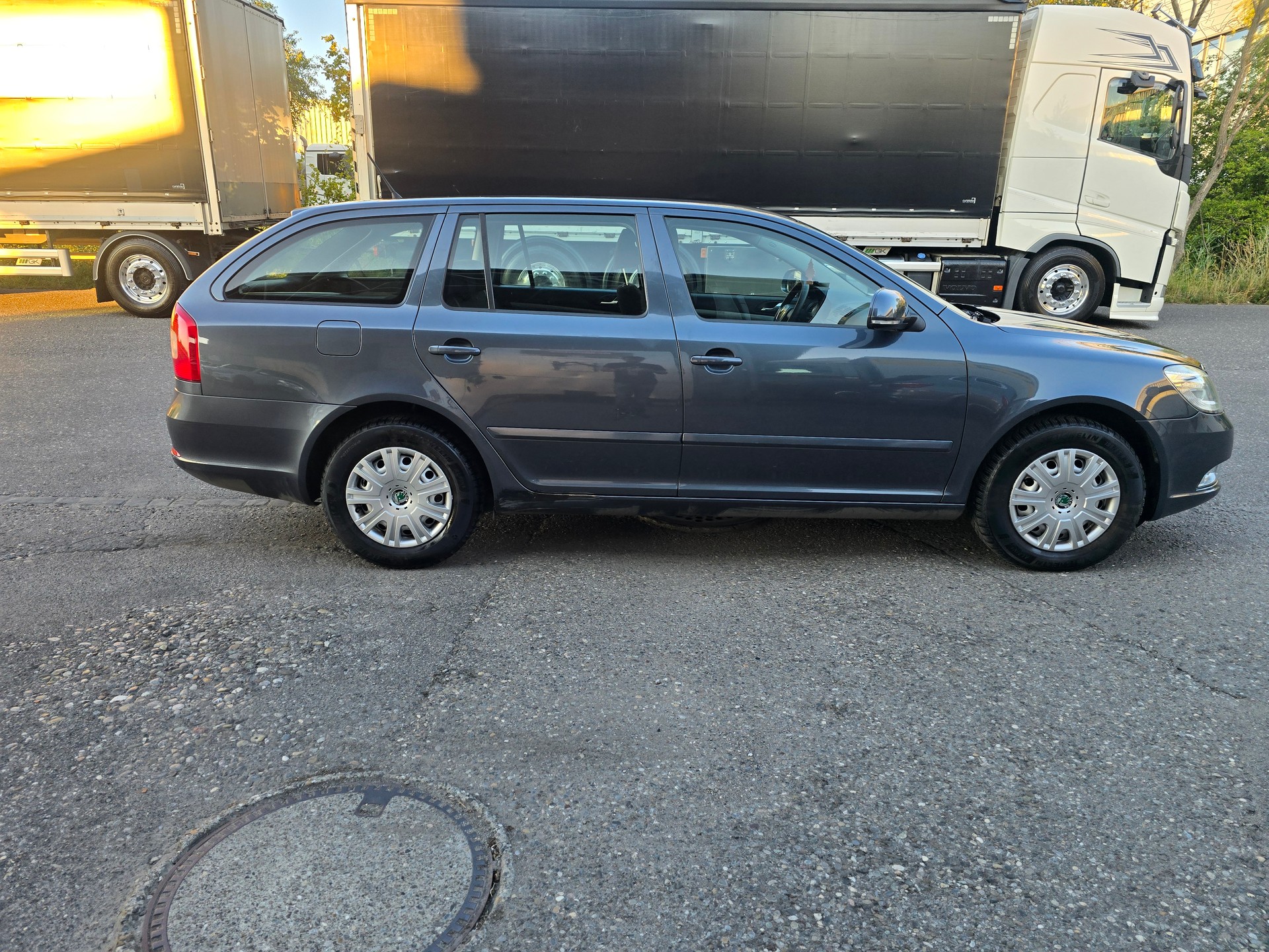 SKODA Octavia Combi 1.6 TDI Clever DSG-image-7
