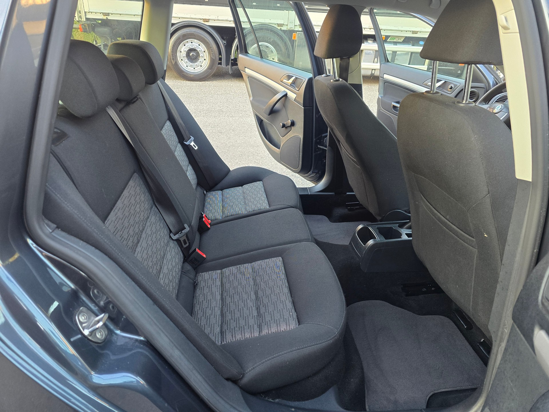SKODA Octavia Combi 1.6 TDI Clever DSG-image-14