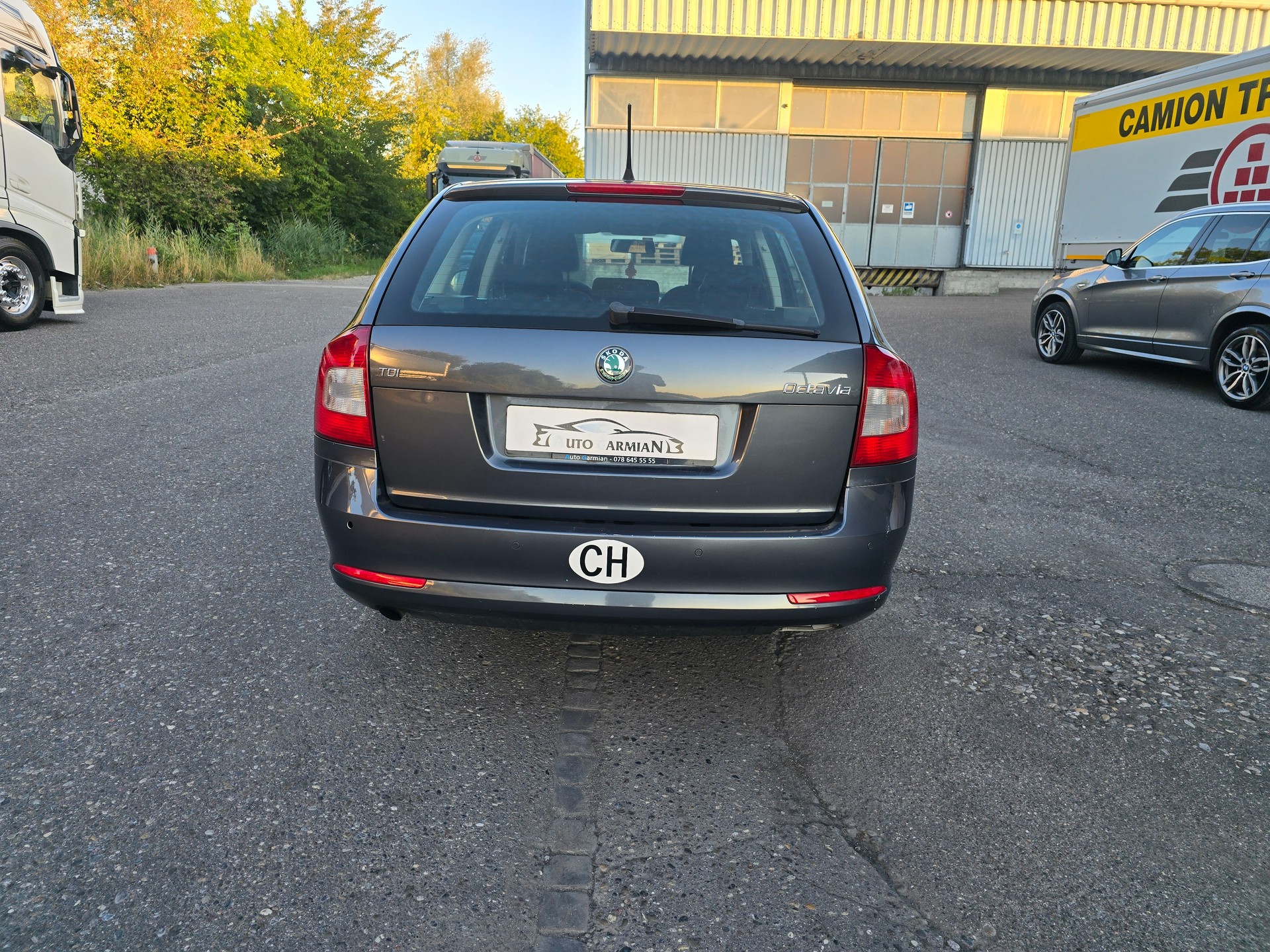 SKODA Octavia Combi 1.6 TDI Clever DSG-image-3