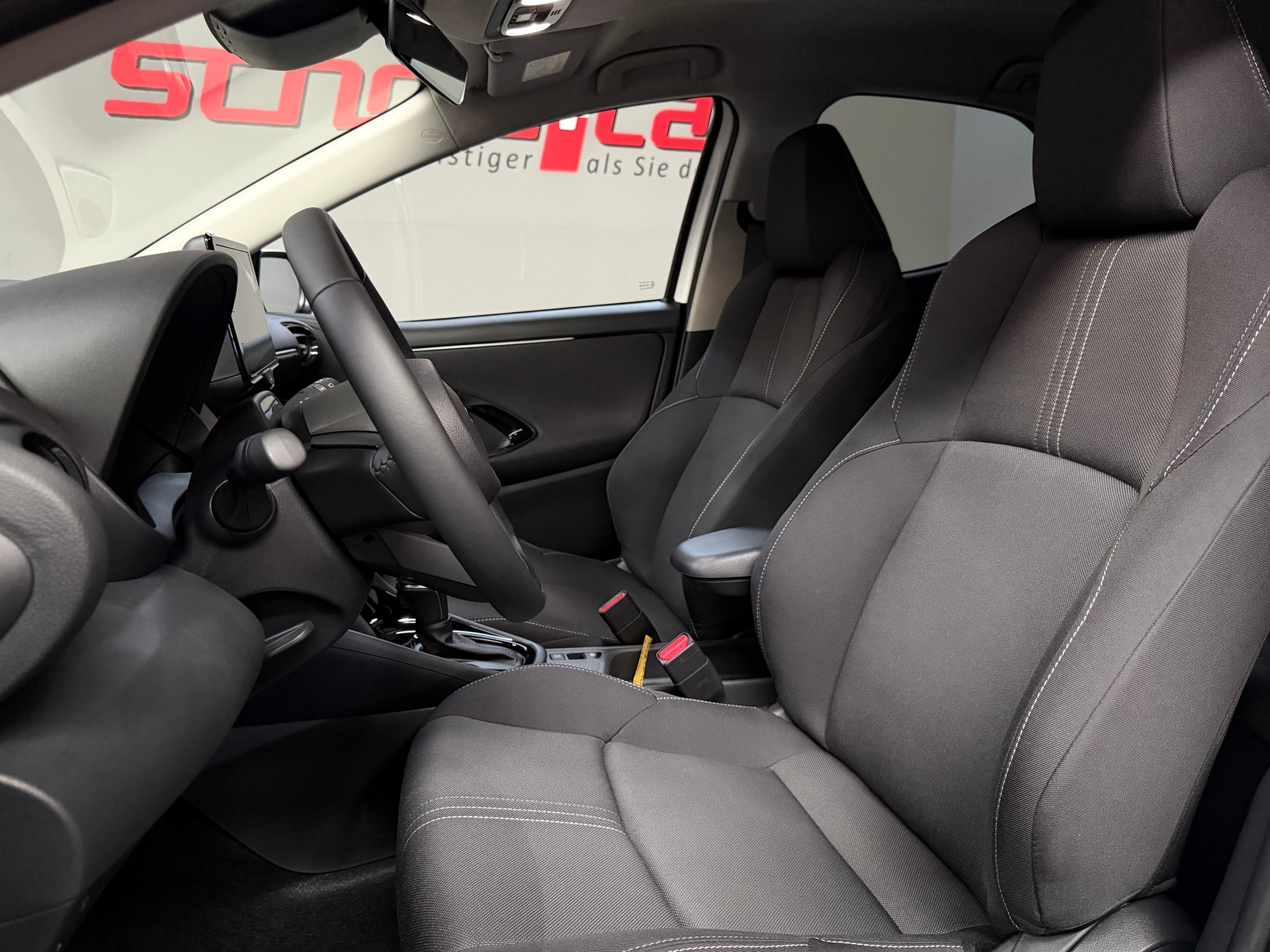 TOYOTA Yaris 1.5 Trend e-CVT-image-12