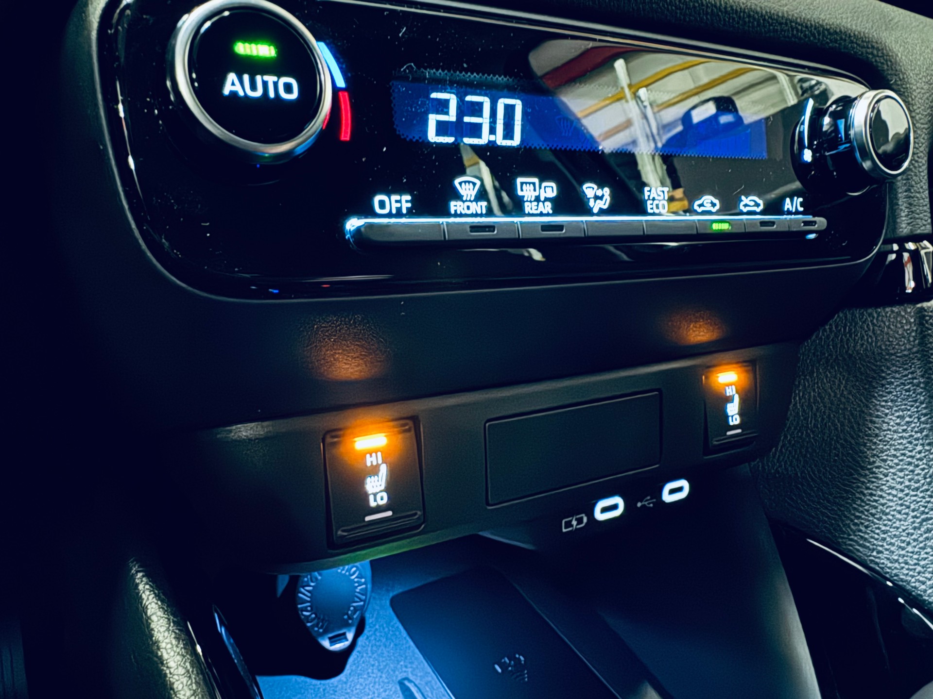 TOYOTA Yaris 1.5 Trend e-CVT-image-24