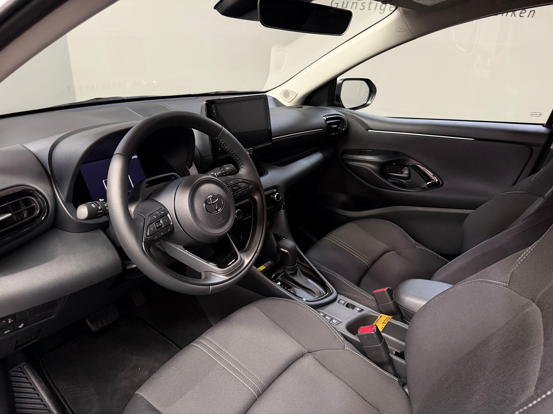TOYOTA Yaris 1.5 Trend e-CVT-image-13