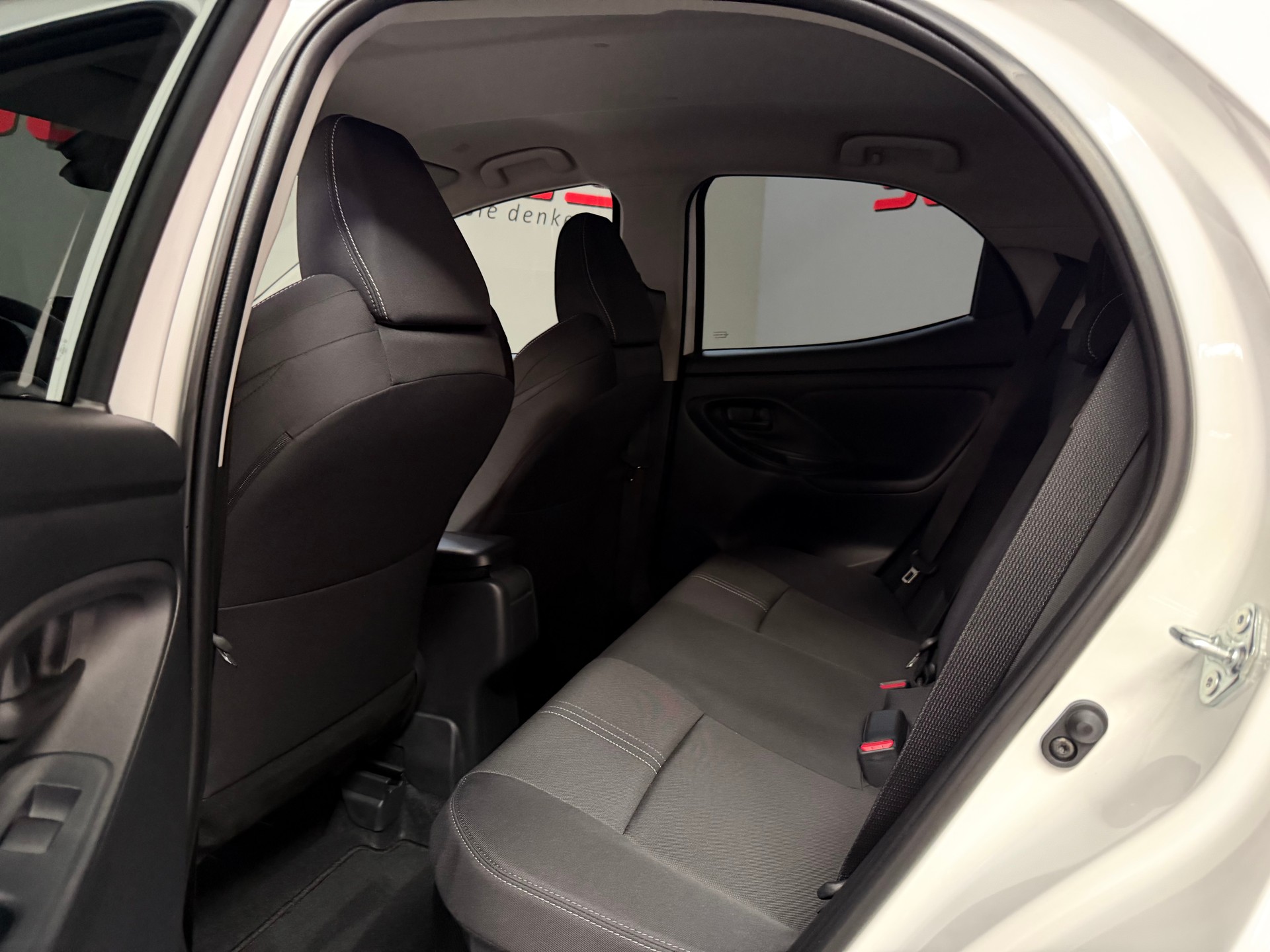 TOYOTA Yaris 1.5 Trend e-CVT-image-14