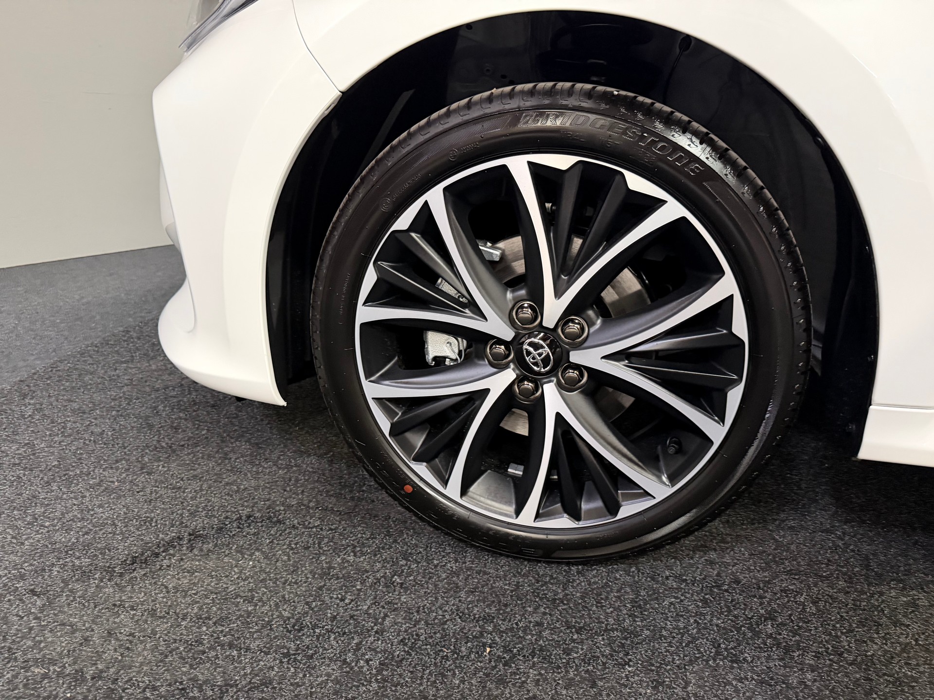 TOYOTA Yaris 1.5 Trend e-CVT-image-9