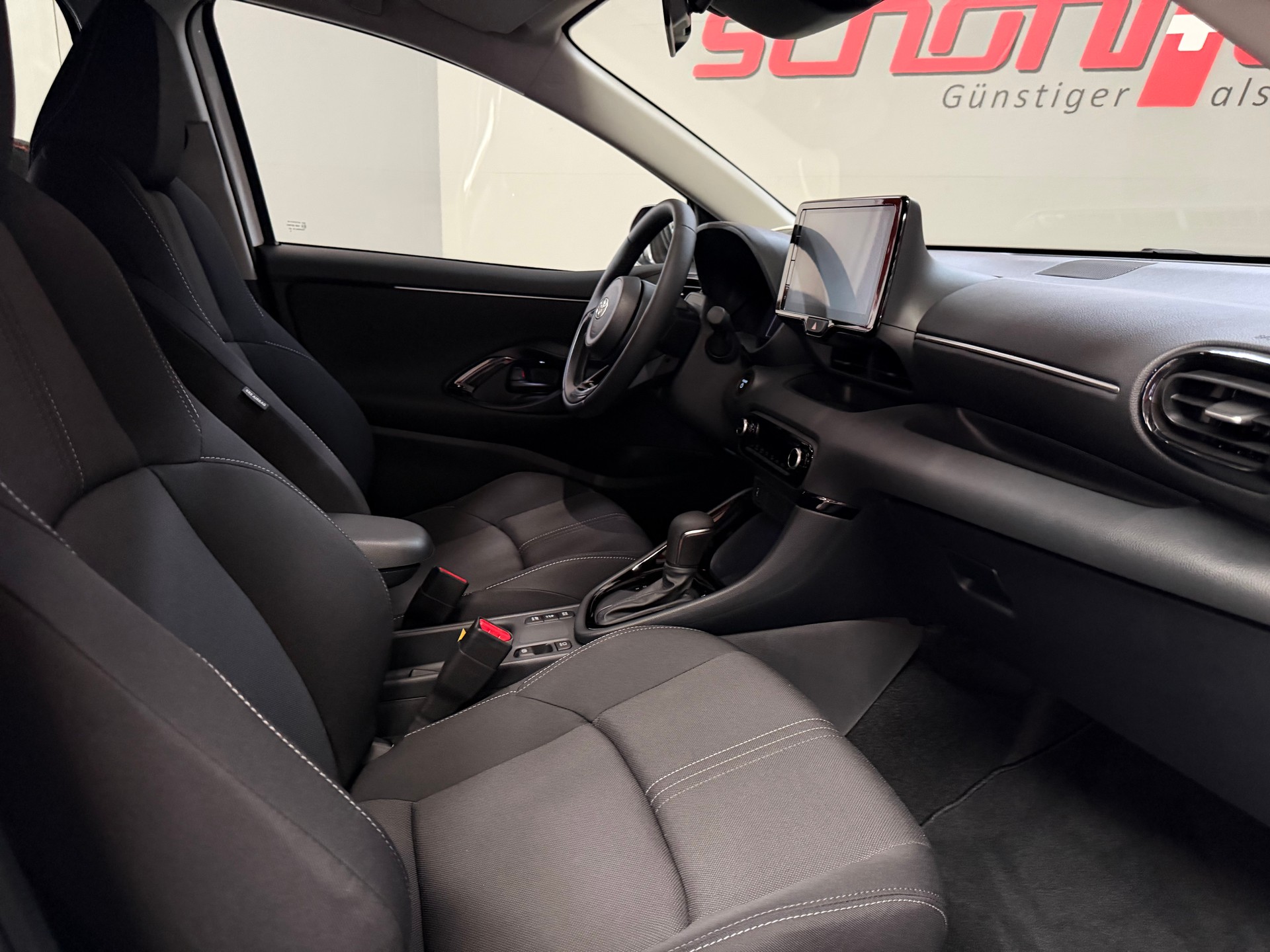 TOYOTA Yaris 1.5 Trend e-CVT-image-17