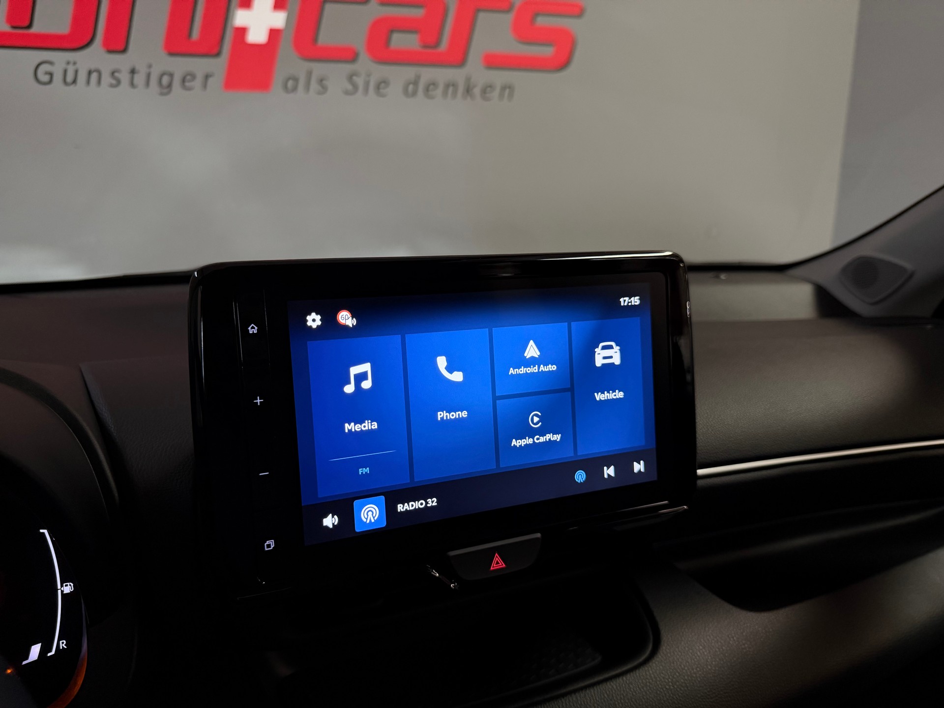 TOYOTA Yaris 1.5 Trend e-CVT-image-18